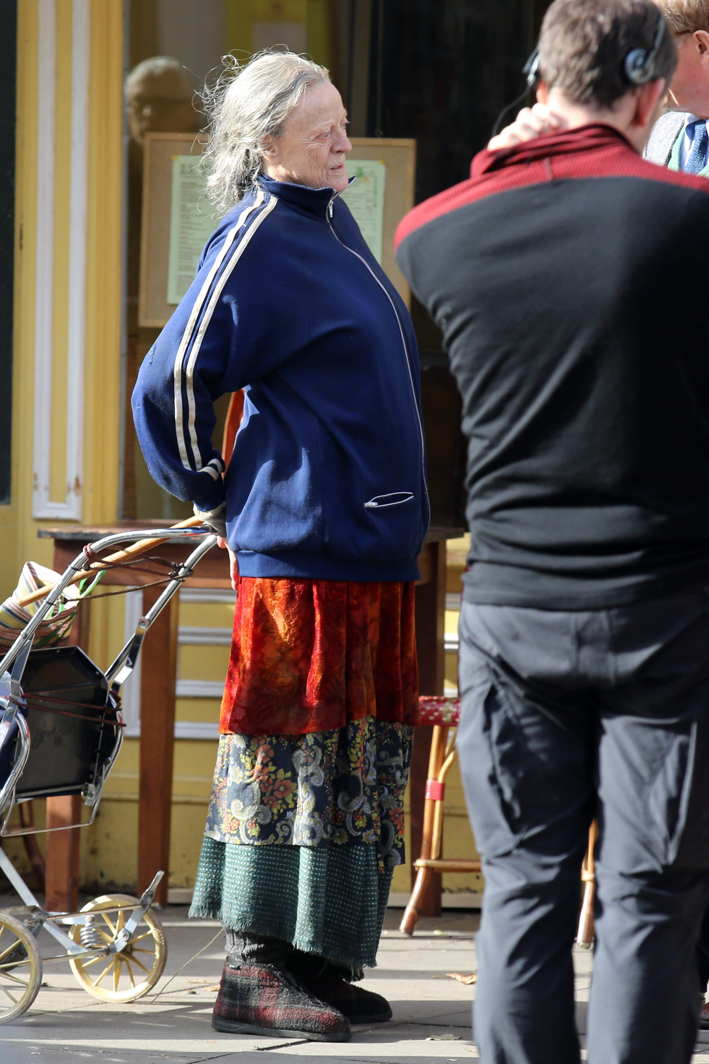 Maggie Smith sur le plateau de tournage de "The Lady In The Van" 2014 | Source : Getty Images