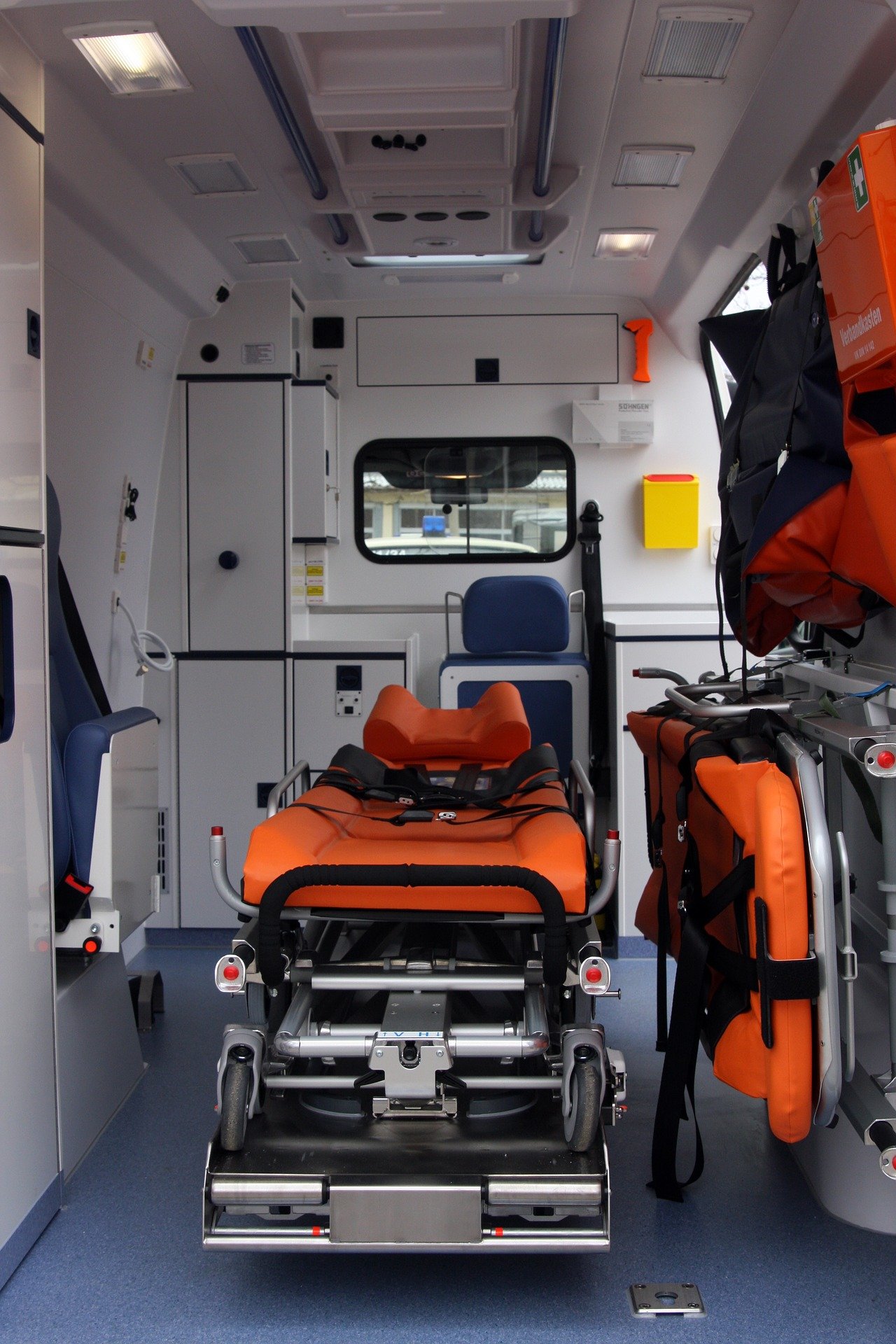 À l'intérieur d'un véhicule d'urgence médicale. | Photo : Pixabay