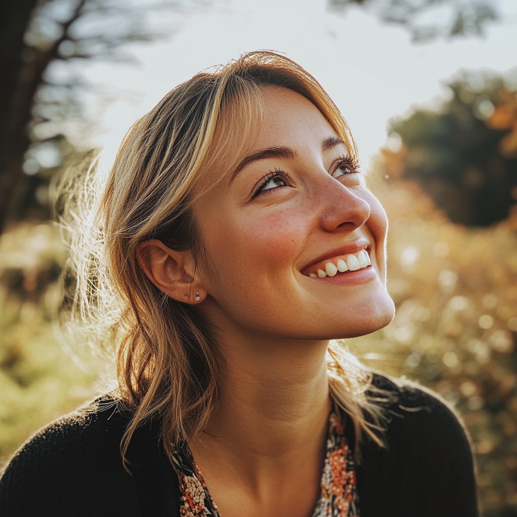 Une femme souriante | Source : Midjourney