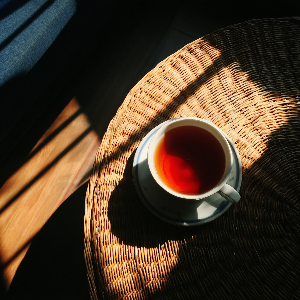 Une tasse de thé | Source : Midjourney