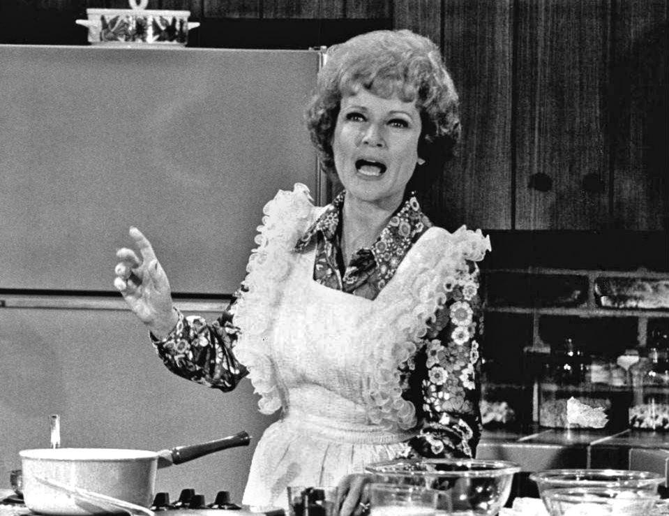 Betty White en tant que Sue Ann Nivens dans "The Mary Tyler Moore Show" (1973).  I Image: Wikimedia Commons.