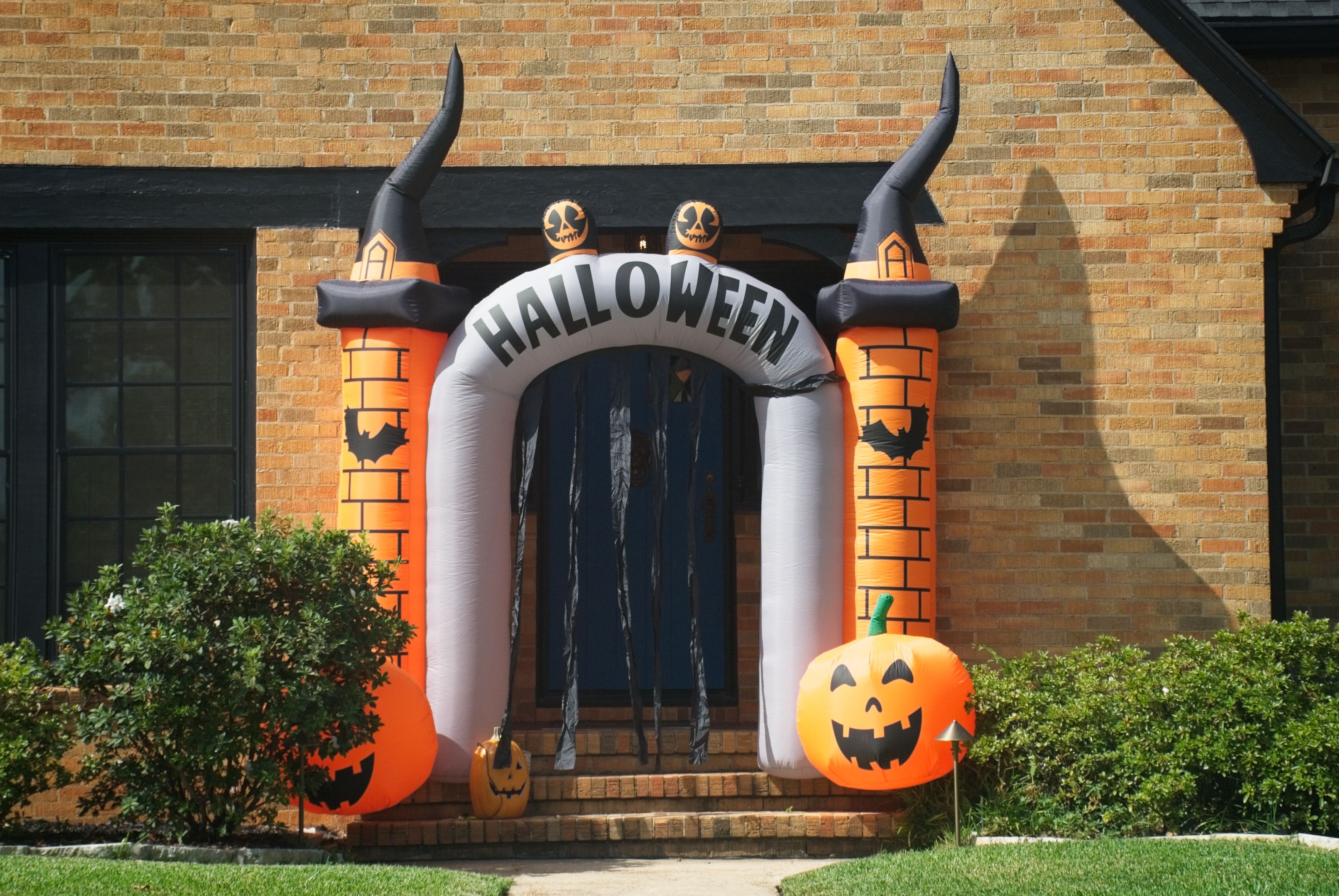 Une maison décorée pour Halloween | Source : Pexels