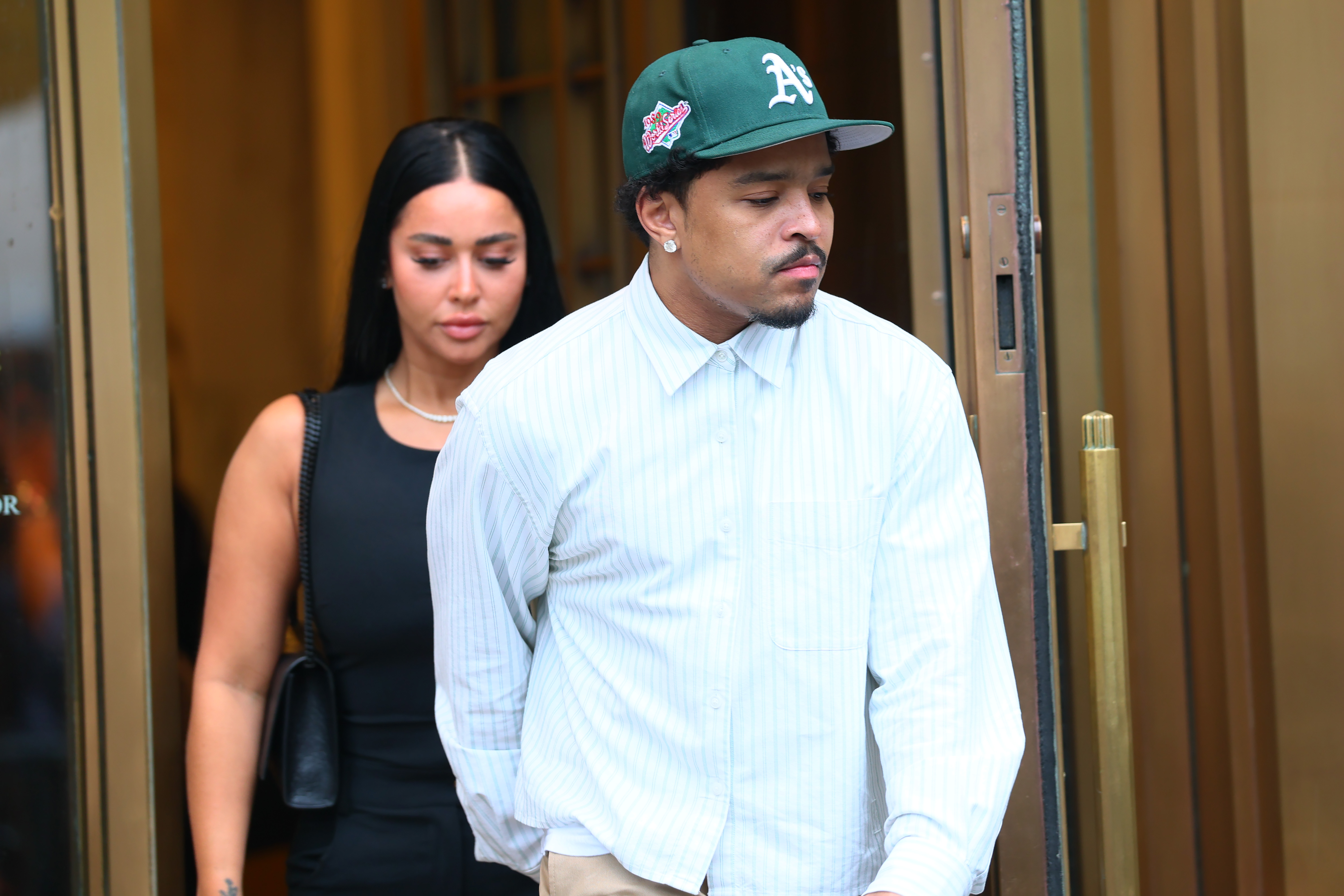 Justin Combs quitte le tribunal fédéral de Manhattan le 1er juillet 2025, à New York. | Source : Getty Images