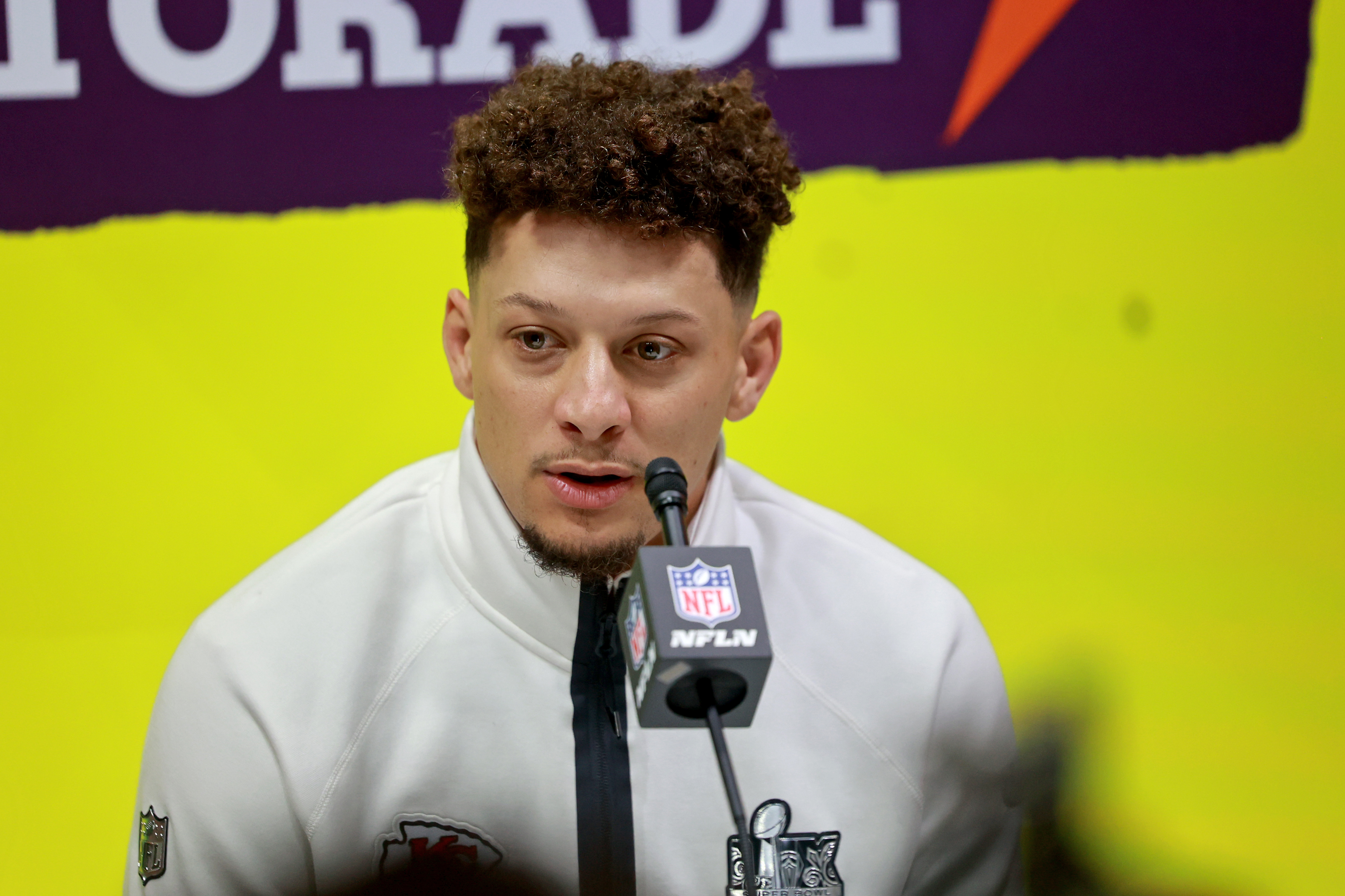 Le quarterback des Kansas City Chiefs, Patrick Mahomes, répond aux questions des médias à la Nouvelle-Orléans, en Louisiane, le 3 février 2025. | Source : Getty Images