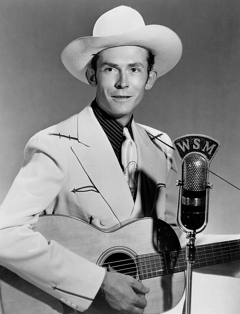 Photo publicitaire de Hank Williams pour la WSM en 1951 | Photo : Wikimedia Commons Images