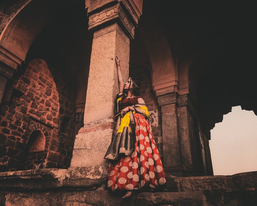 Une tenue de cérémonie traditionnelle indienne populaire appelée "Lehangas". | Photo : pixabay.com