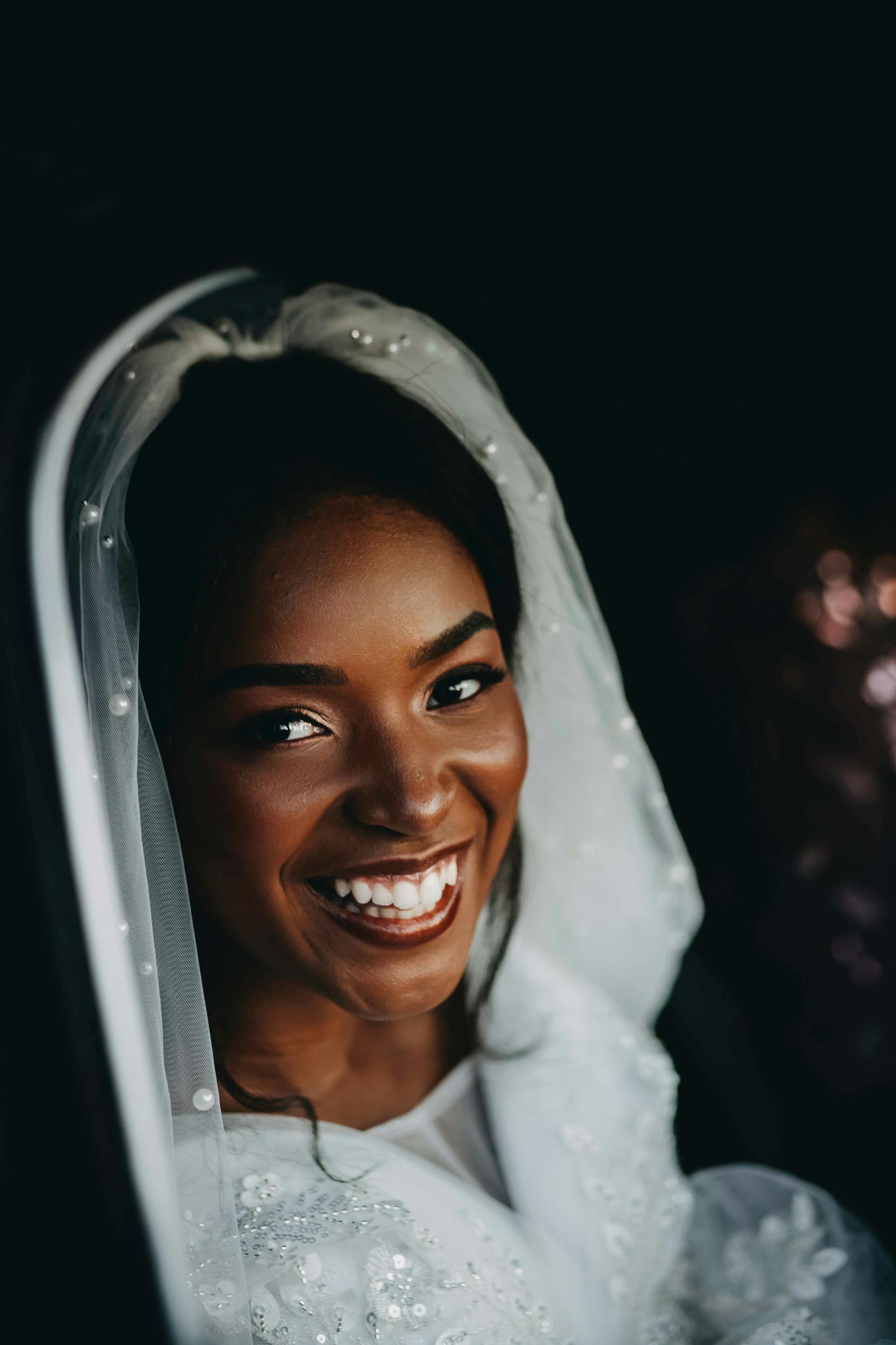 Une mariée qui sourit à quelqu'un | Source : Pexels