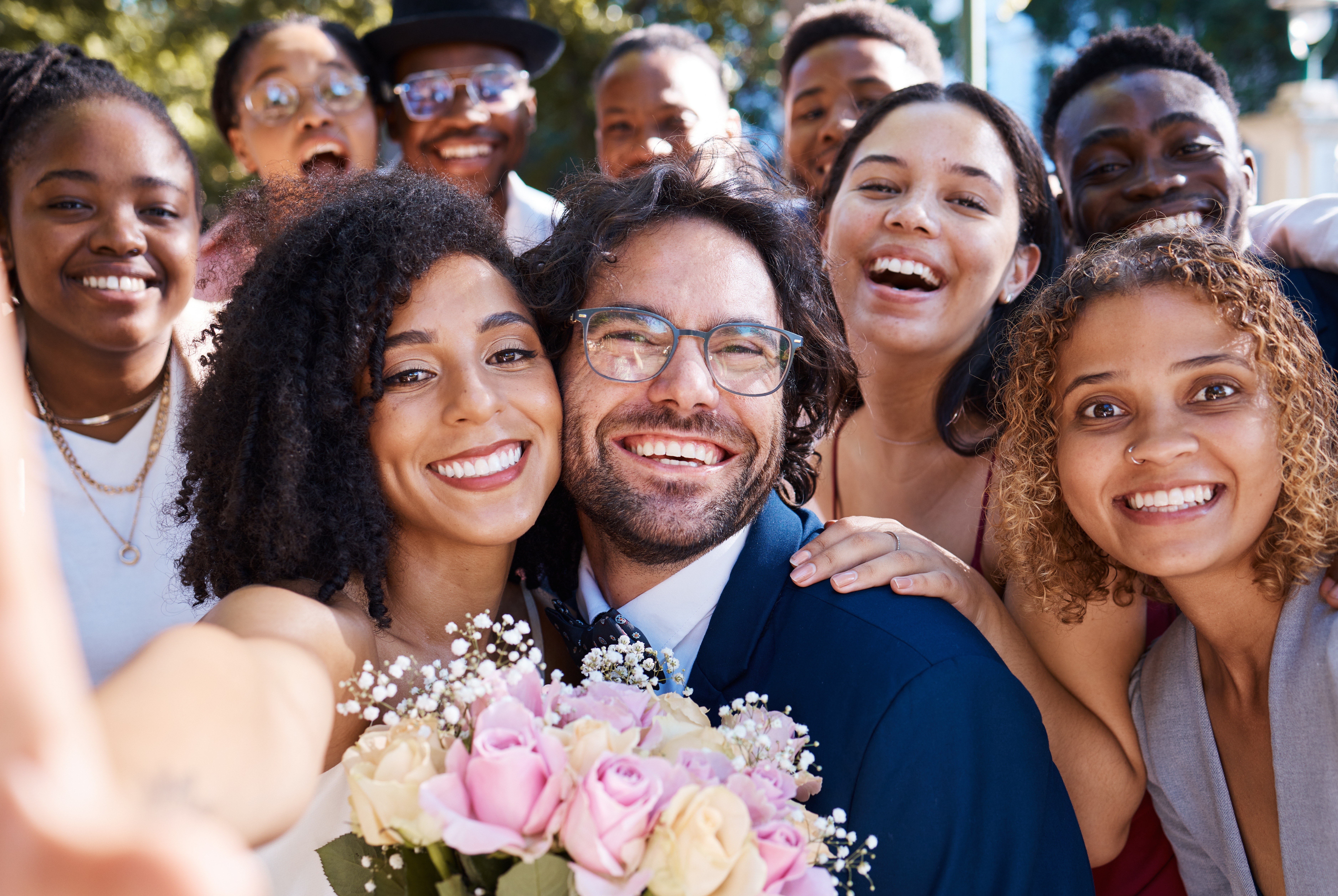 Une photo de groupe de mariage | Source : Shutterstock