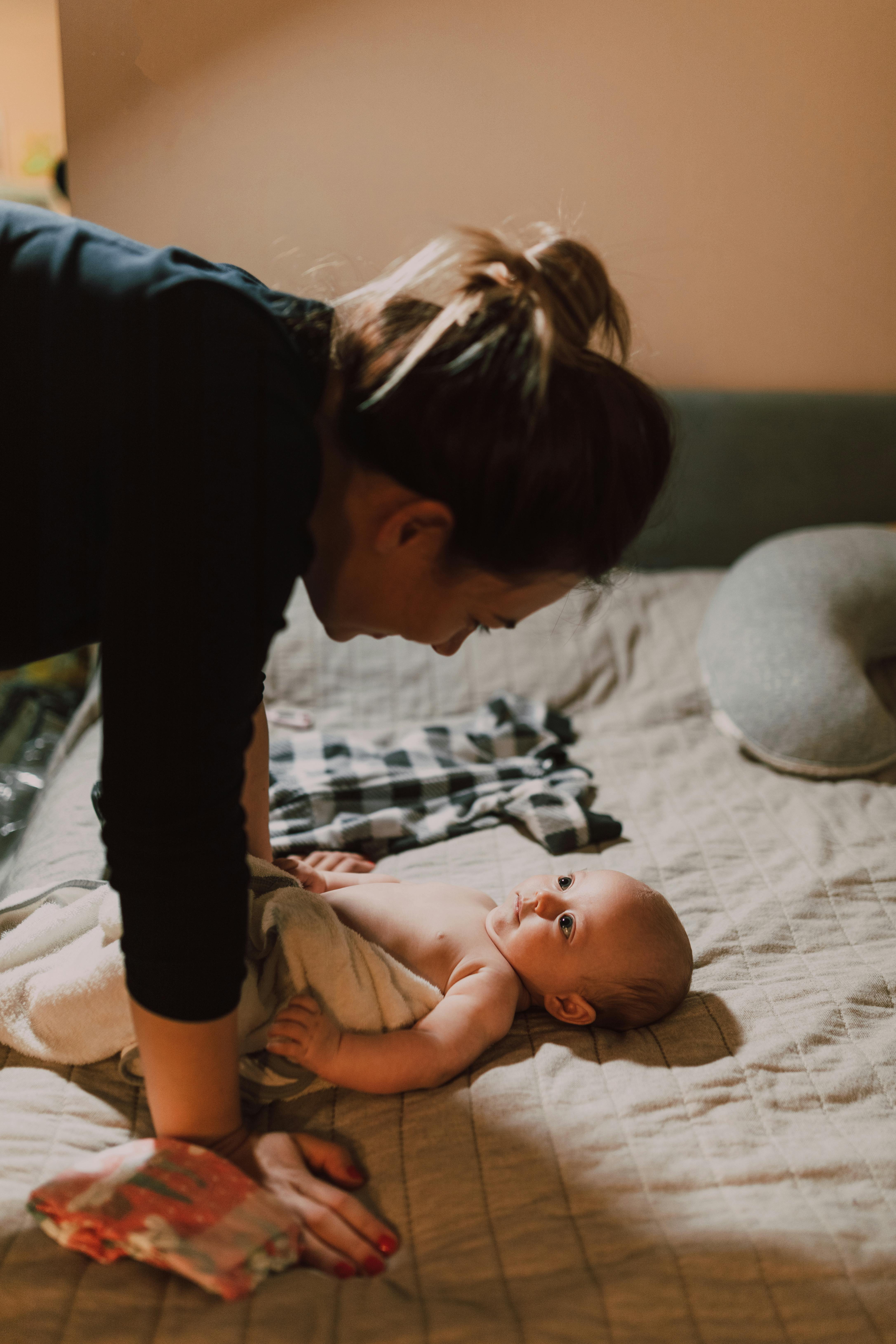 Une mère et son nouveau-né | Source : Pexels