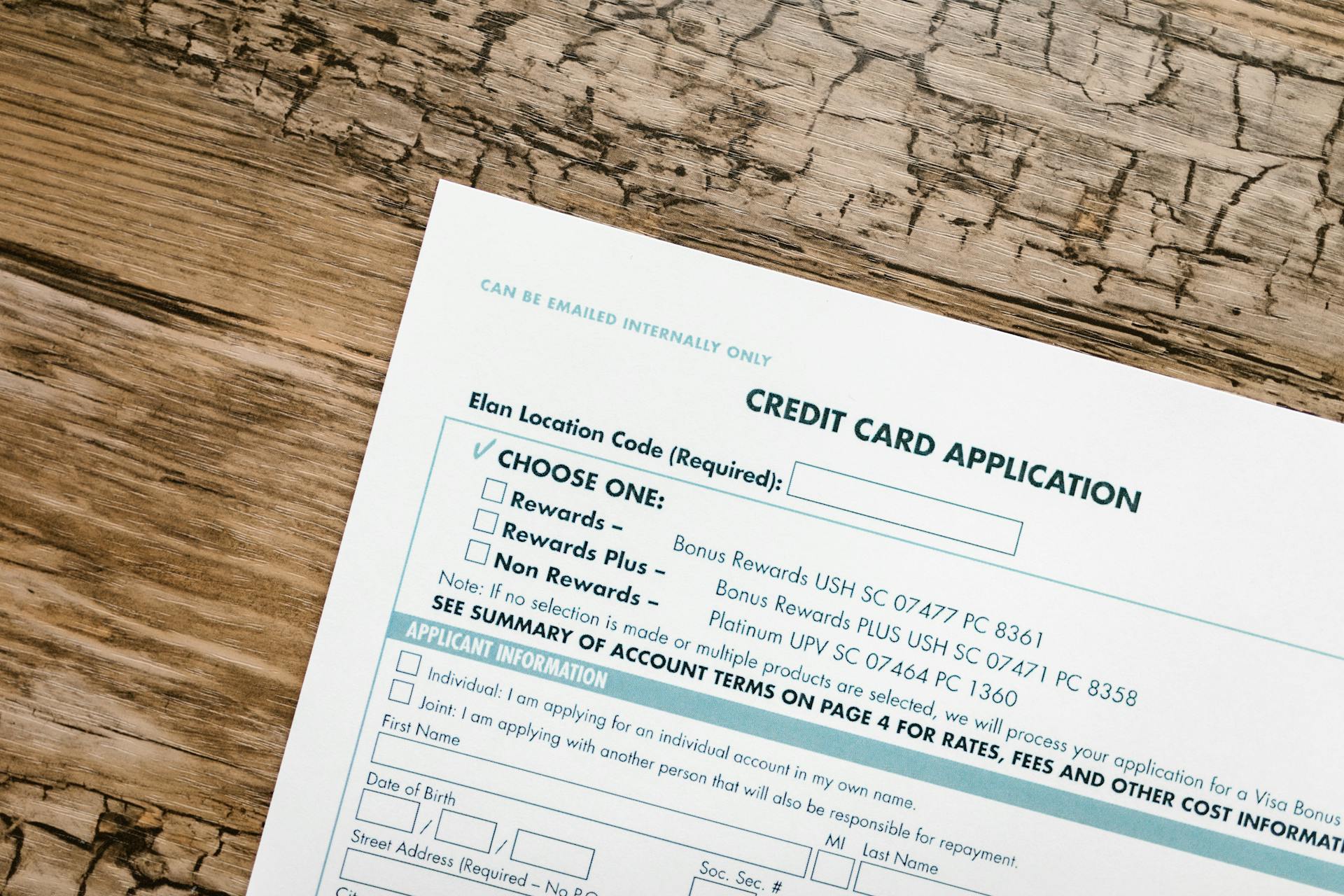 Un formulaire de demande de carte de crédit | Source : Pexels