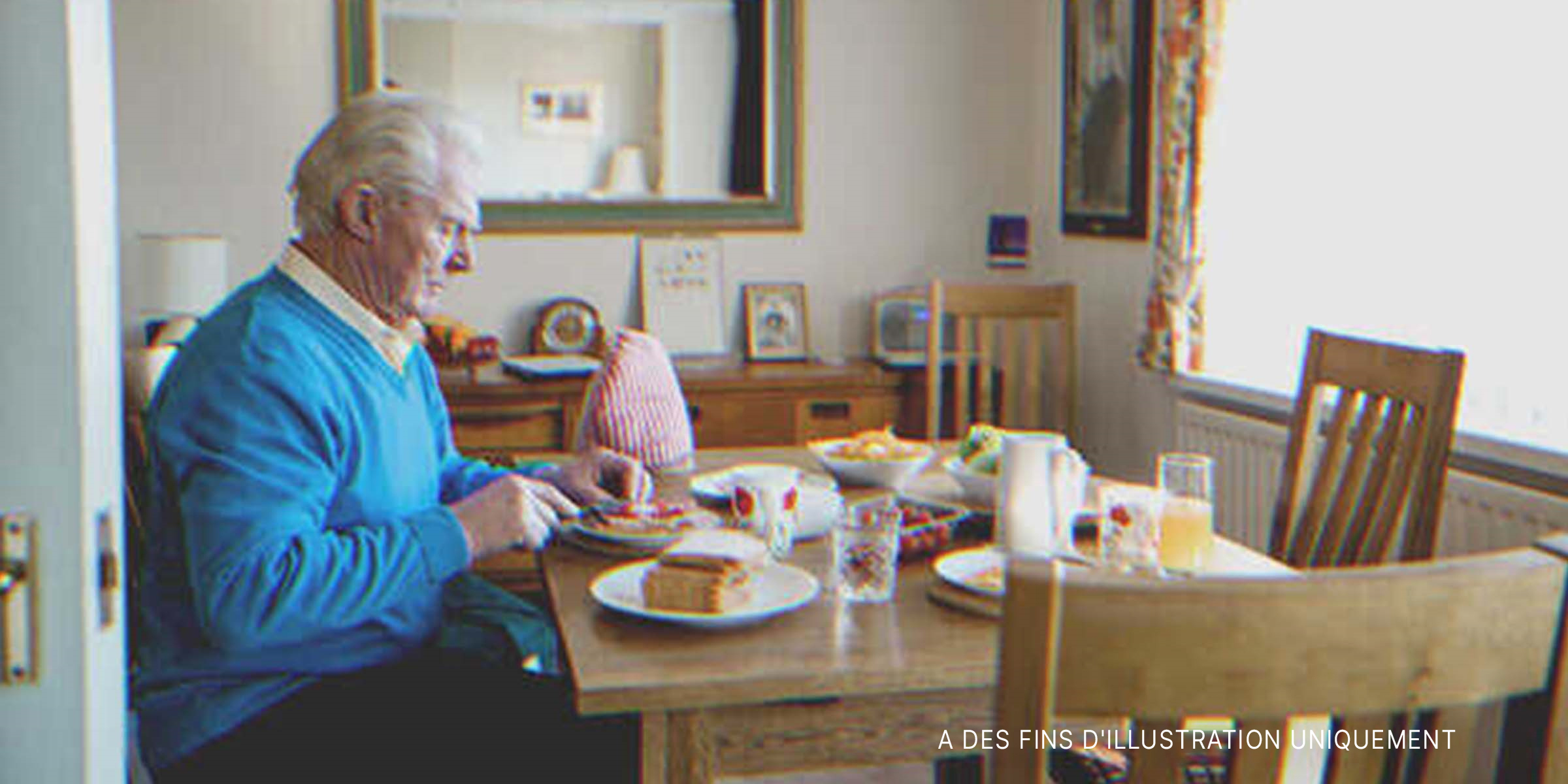 Un vieil homme mangeant seul. | Source : Getty Images
