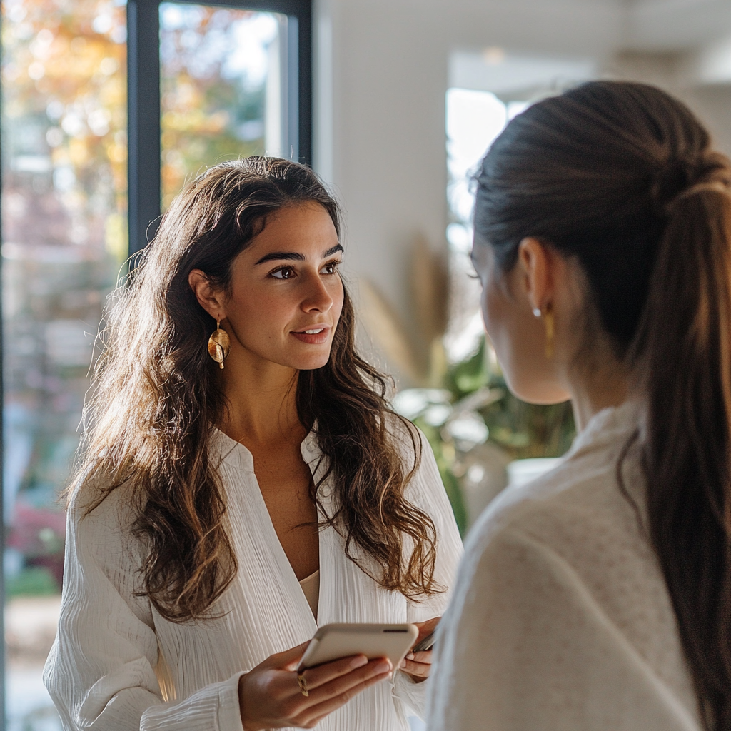 Femmes ayant une conversation | Source : Mdijourney