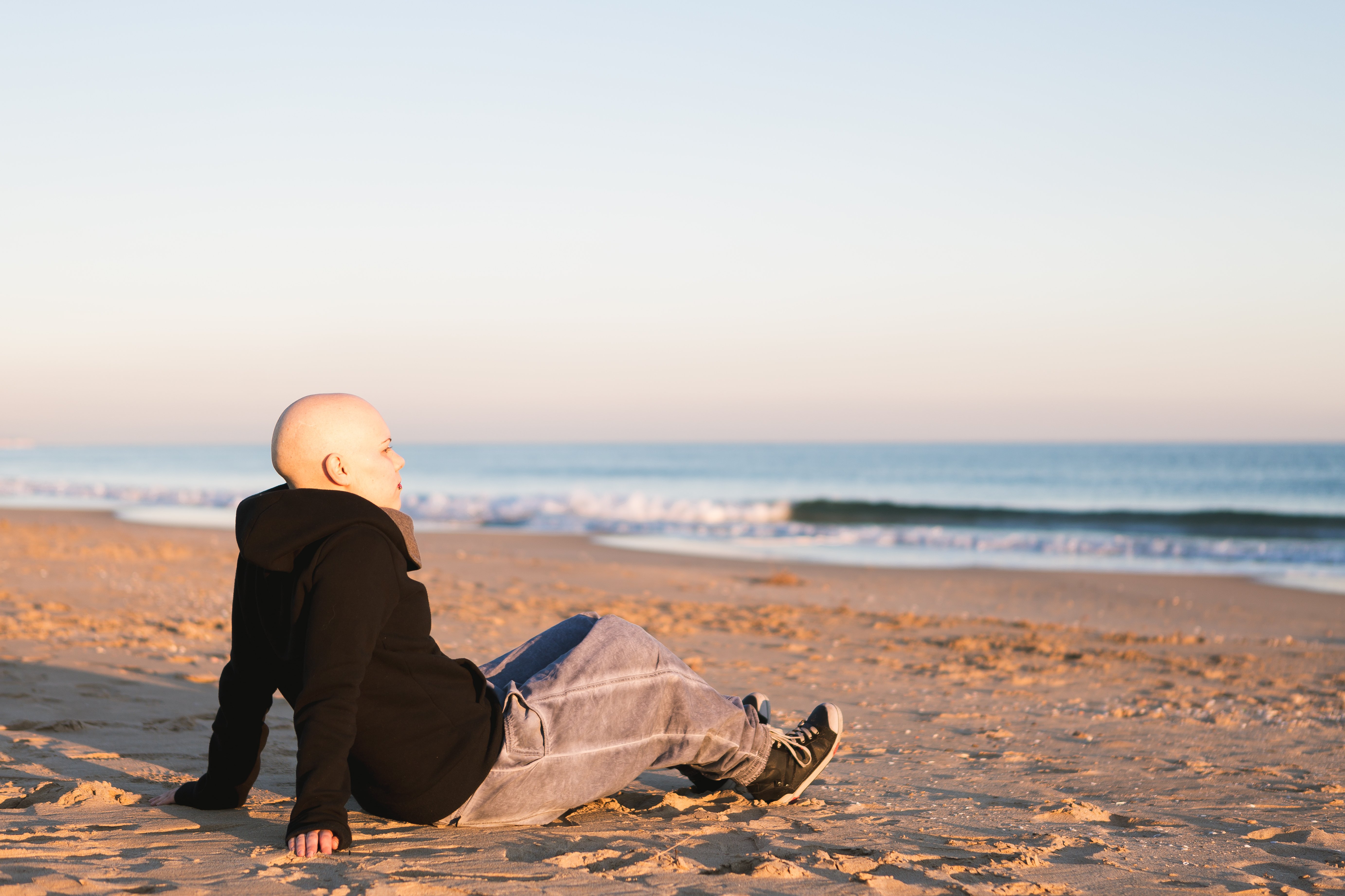 Une vraie femme sans cheveux. | Photo : Shutterstock