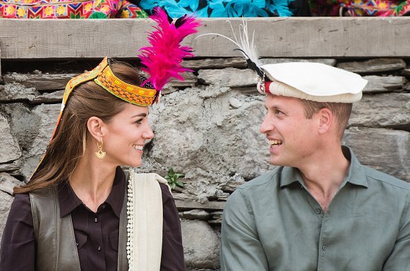 Le prince William et la duchesse de Cambridge lors de la colonisation du peuple Kalash | Photo: Getty Images
