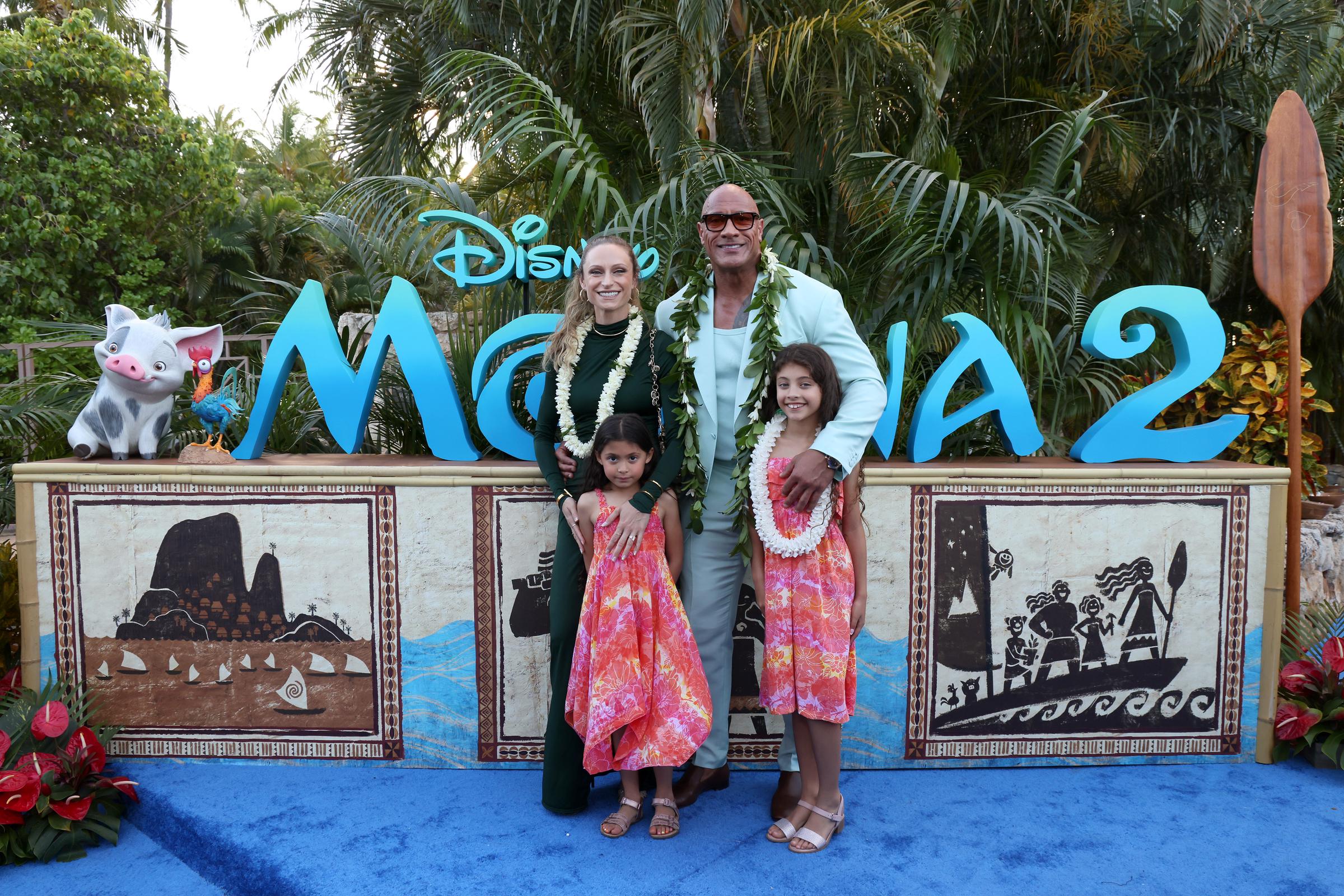 Lauren Hashian, Tiana, Dwayne et Jasmine Johnson assistent à la première de "Moana 2" le 21 novembre 2024 | Source : Getty Images