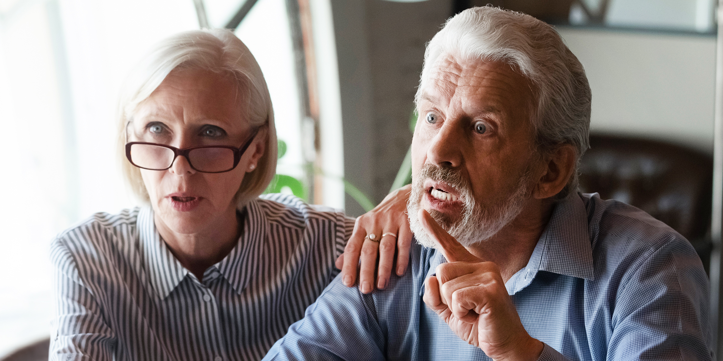 Gros plan sur un vieux couple | Source : Shutterstock