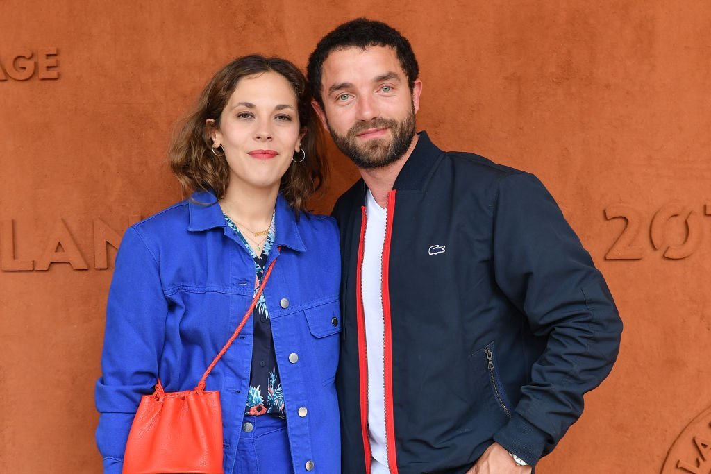 Alysson Paradis and her companion Guillaume Gouix attend the 2019 French Tennis Open - Day Ten at Roland Garros on June 04, 2019 in Paris, France. | Photo : Getty Images