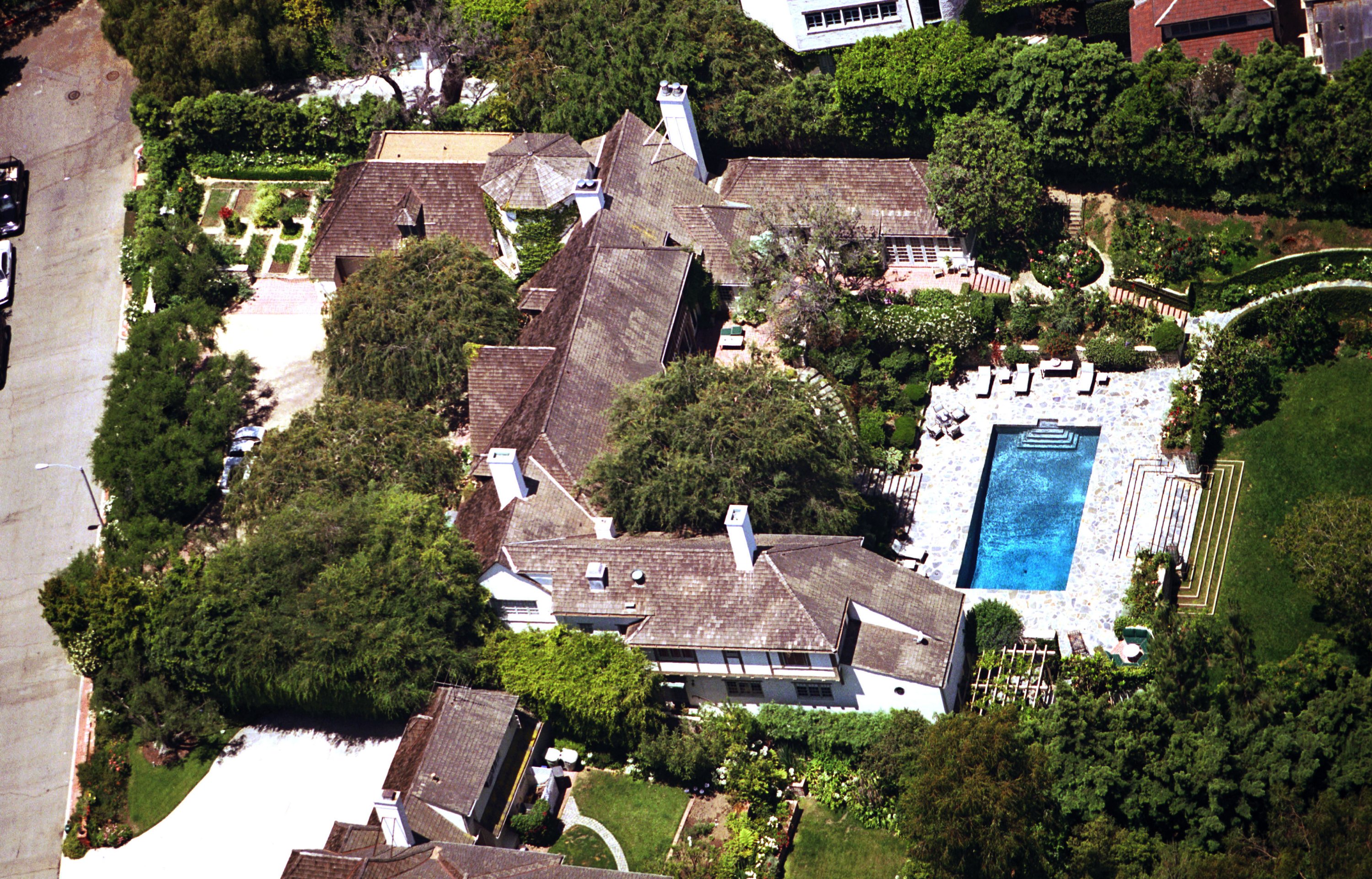 La maison de Brad Pitt et Jennifer Aniston vue d'avion le 18 juin 2001 à Malibu, Californie | Source : Getty Images