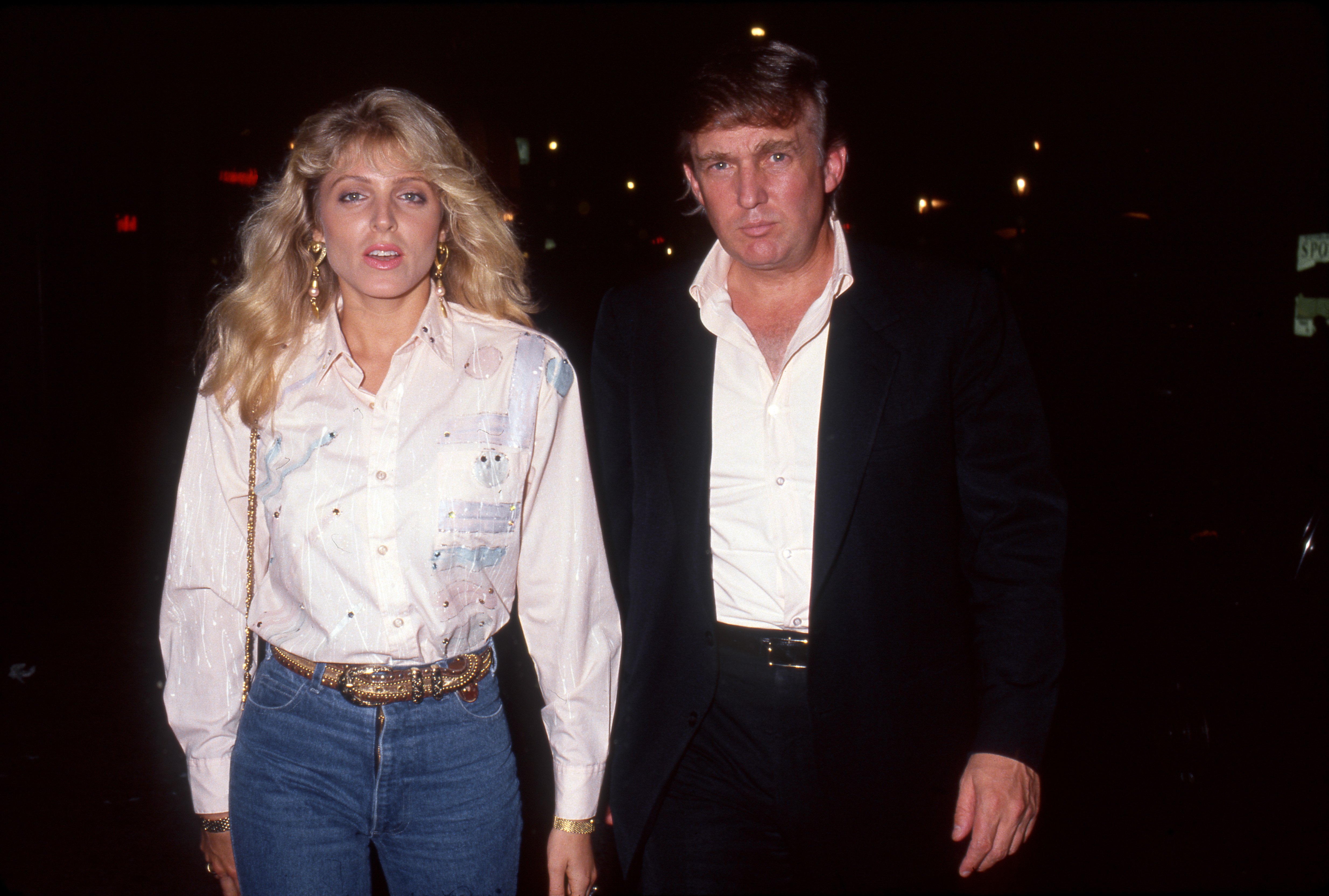 Donald Trump et sa petite amie de l'époque assistent à un événement à New York, vers 1992 | Source : Getty Images