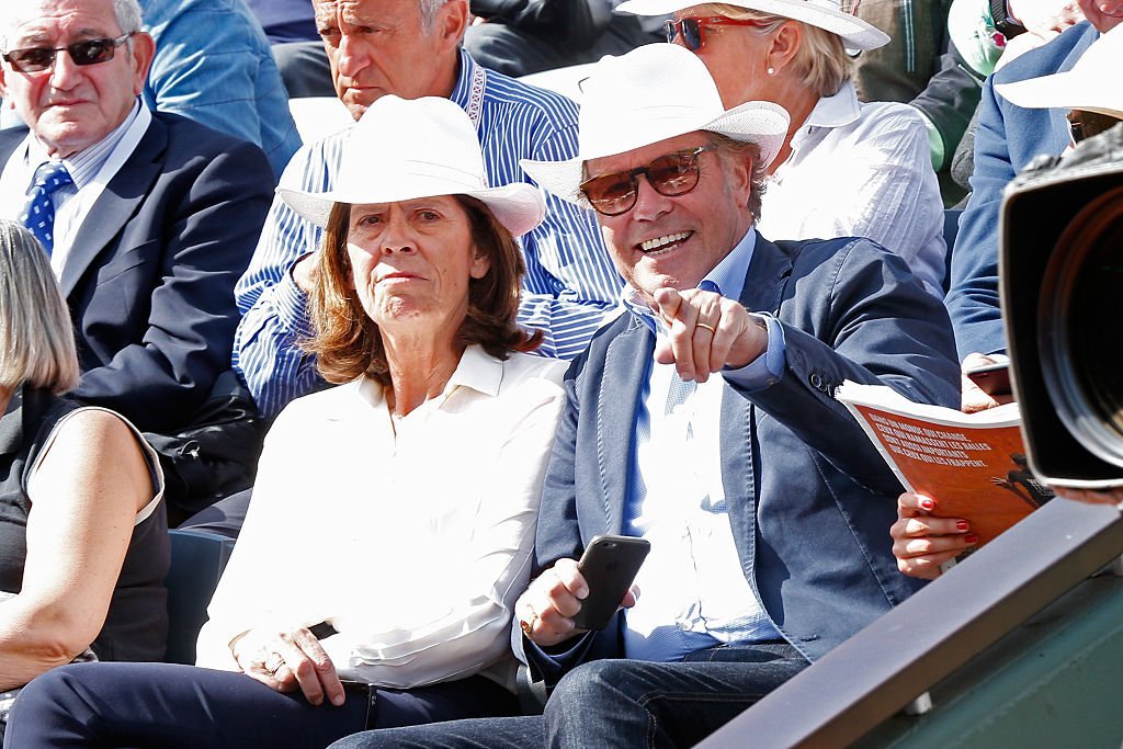 Michel Leeb et son épouse Béatrice assister à l'Open de tennis français de Roland Garros 2015 - Jour neuf le 1er juin 2015 à Paris, France. | Photo : Getty Images. 