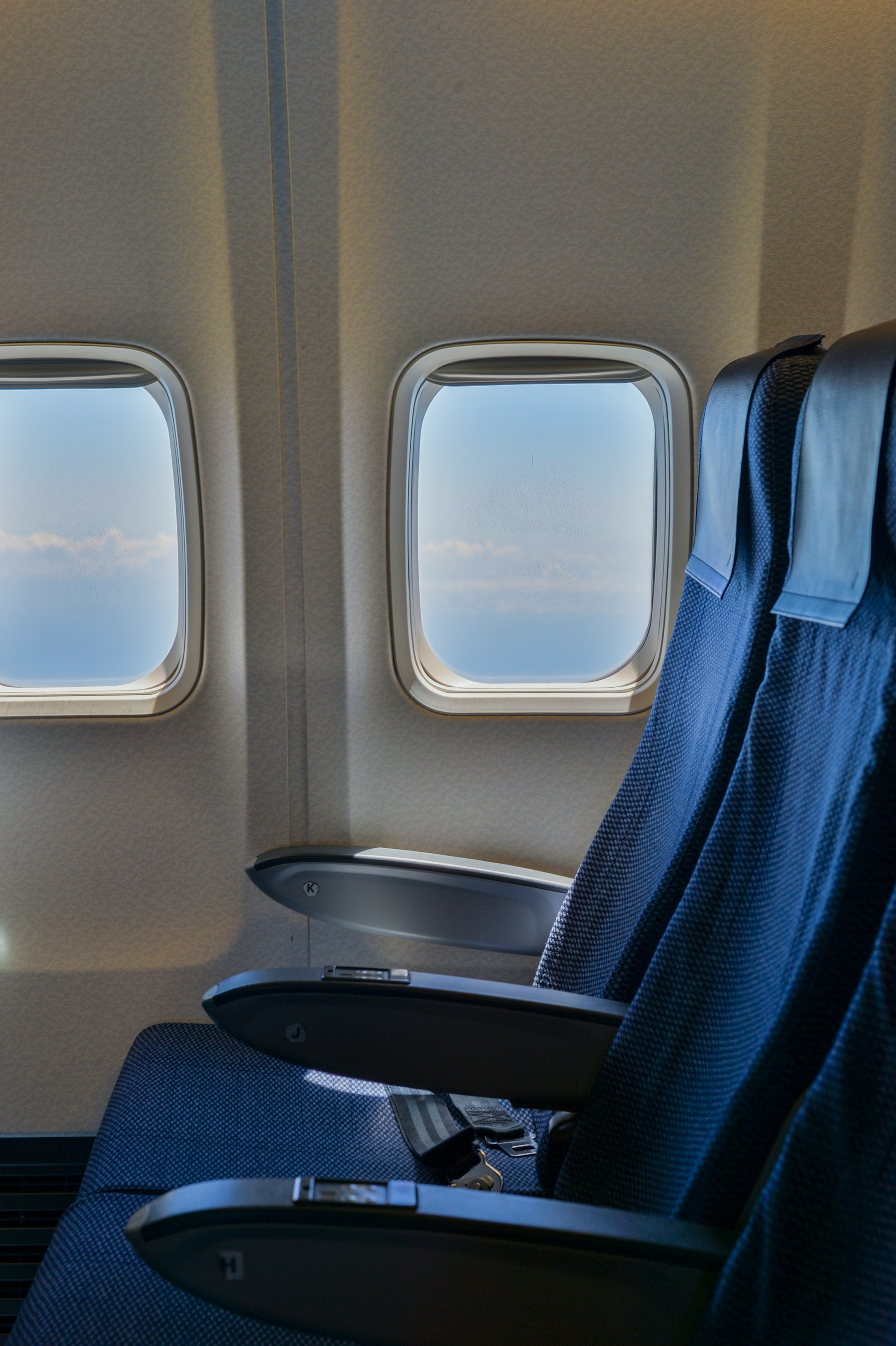Sièges vides dans un avion | Source : Unsplash
