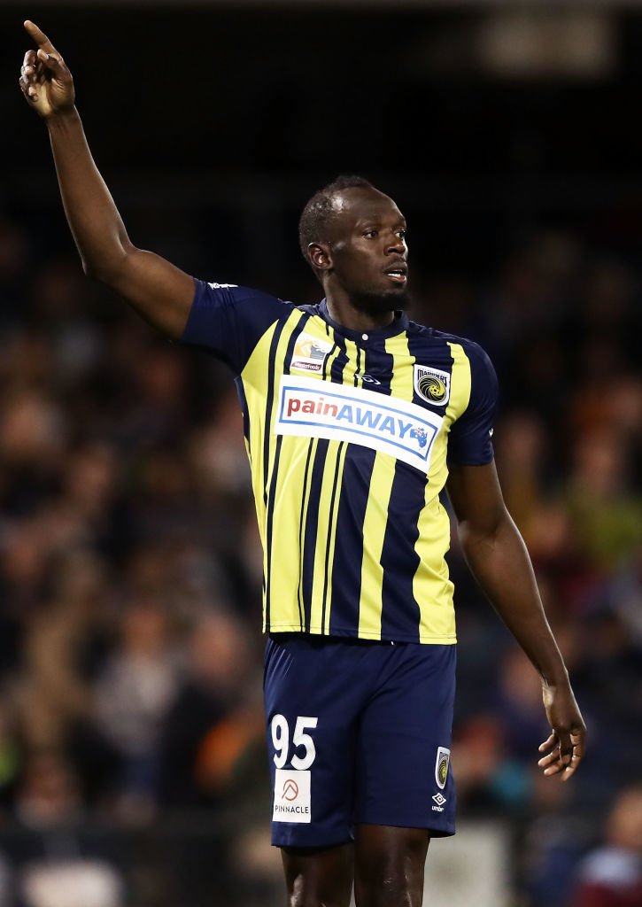 Usain Bolt joue au football. | Getty Images