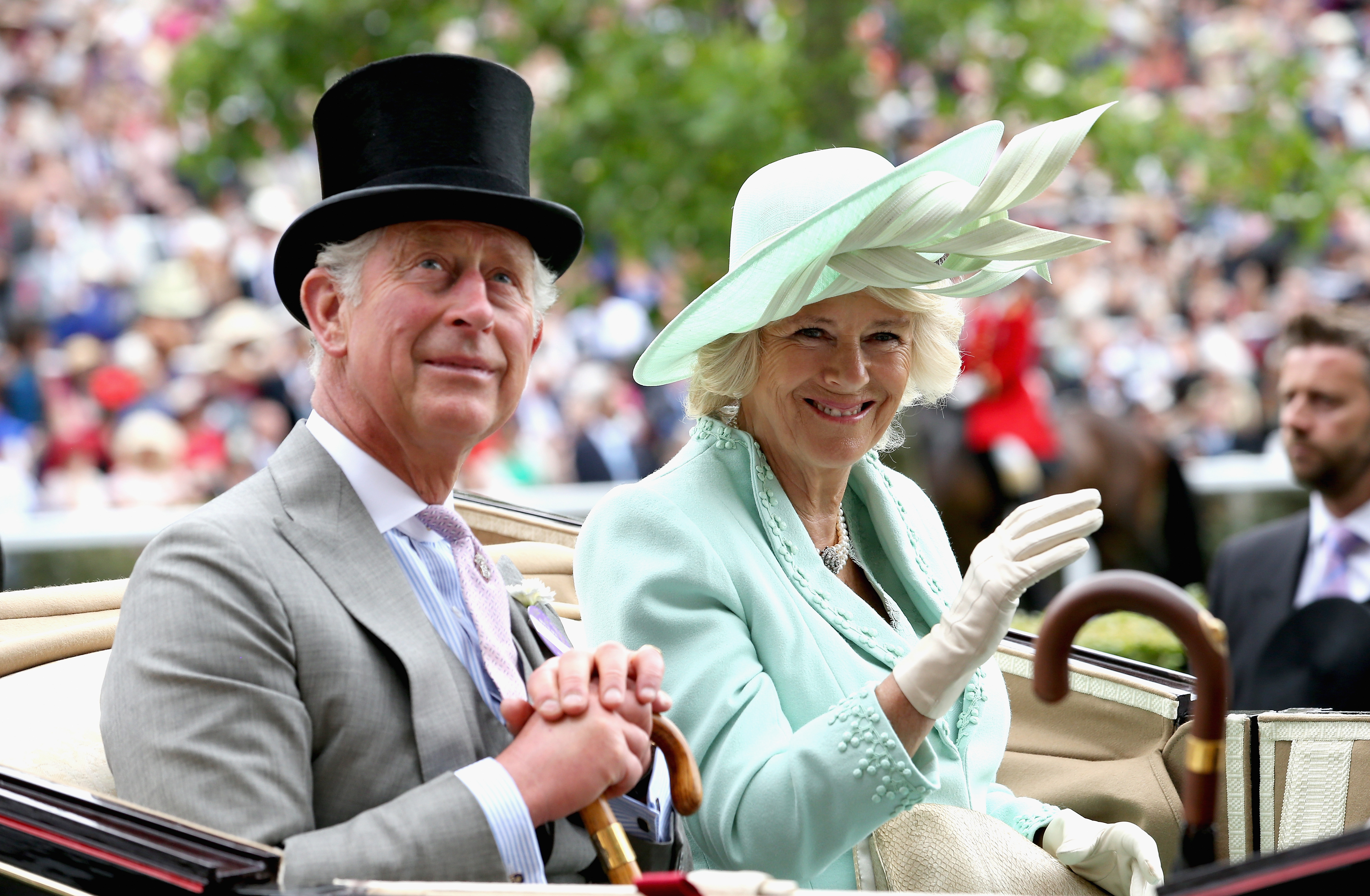 Le roi Charles III et la reine Camilla lors de la première journée du Royal Ascot à Ascot, en Angleterre, le 16 juin 2015 | Source : Getty Images