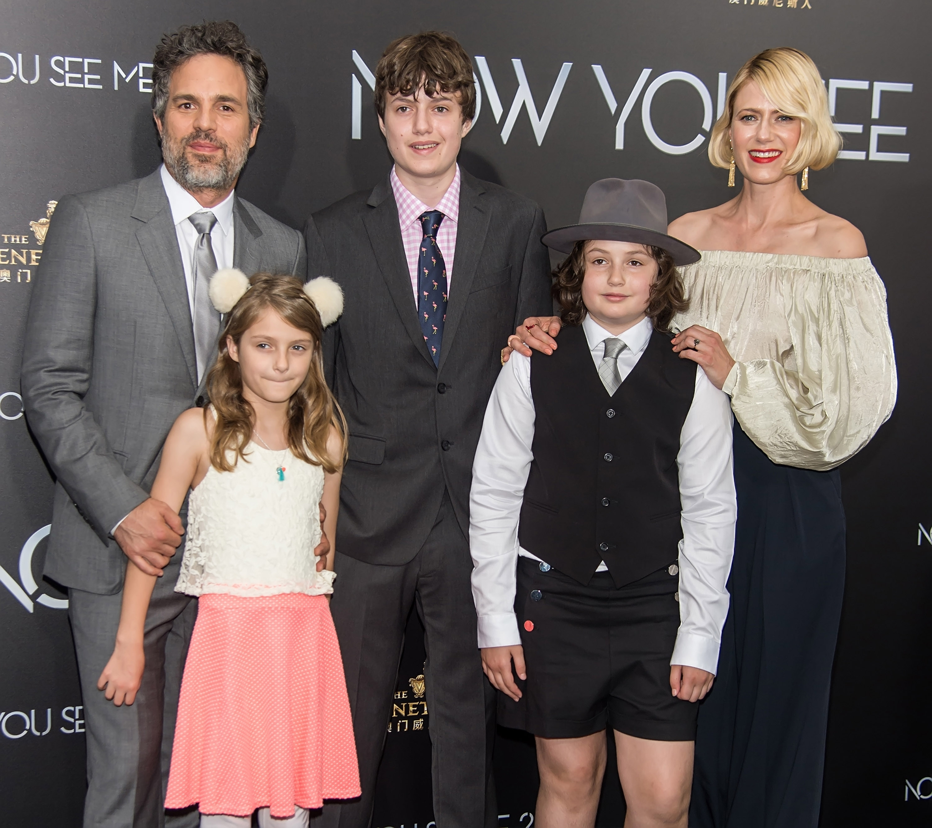 Mark, Odette, Keen, Bella Noche, et Sunrise Ruffalo à la première de "Insaisissables 2" à New York City le 6 juin 2016 | Source : Getty Images