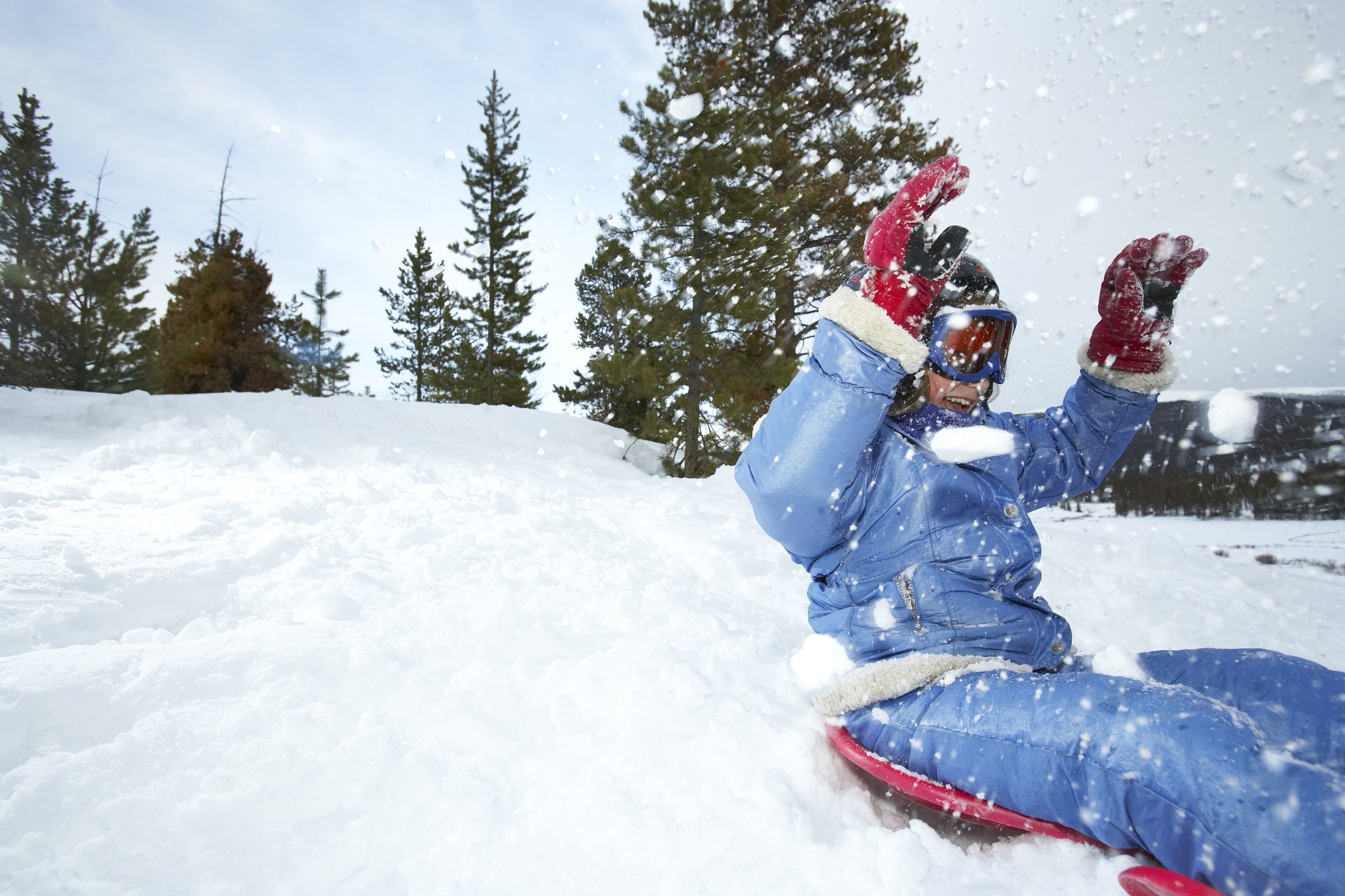une femme pratiquant un sport d'hiver | source : Getty Images
