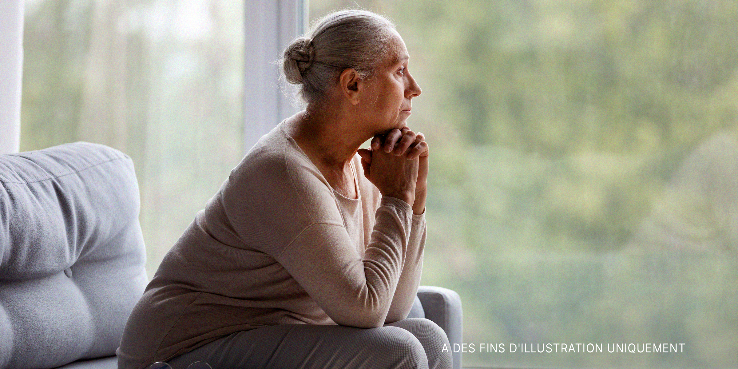 Une femme âgée qui semble être inquiète | Source : Shutterstock