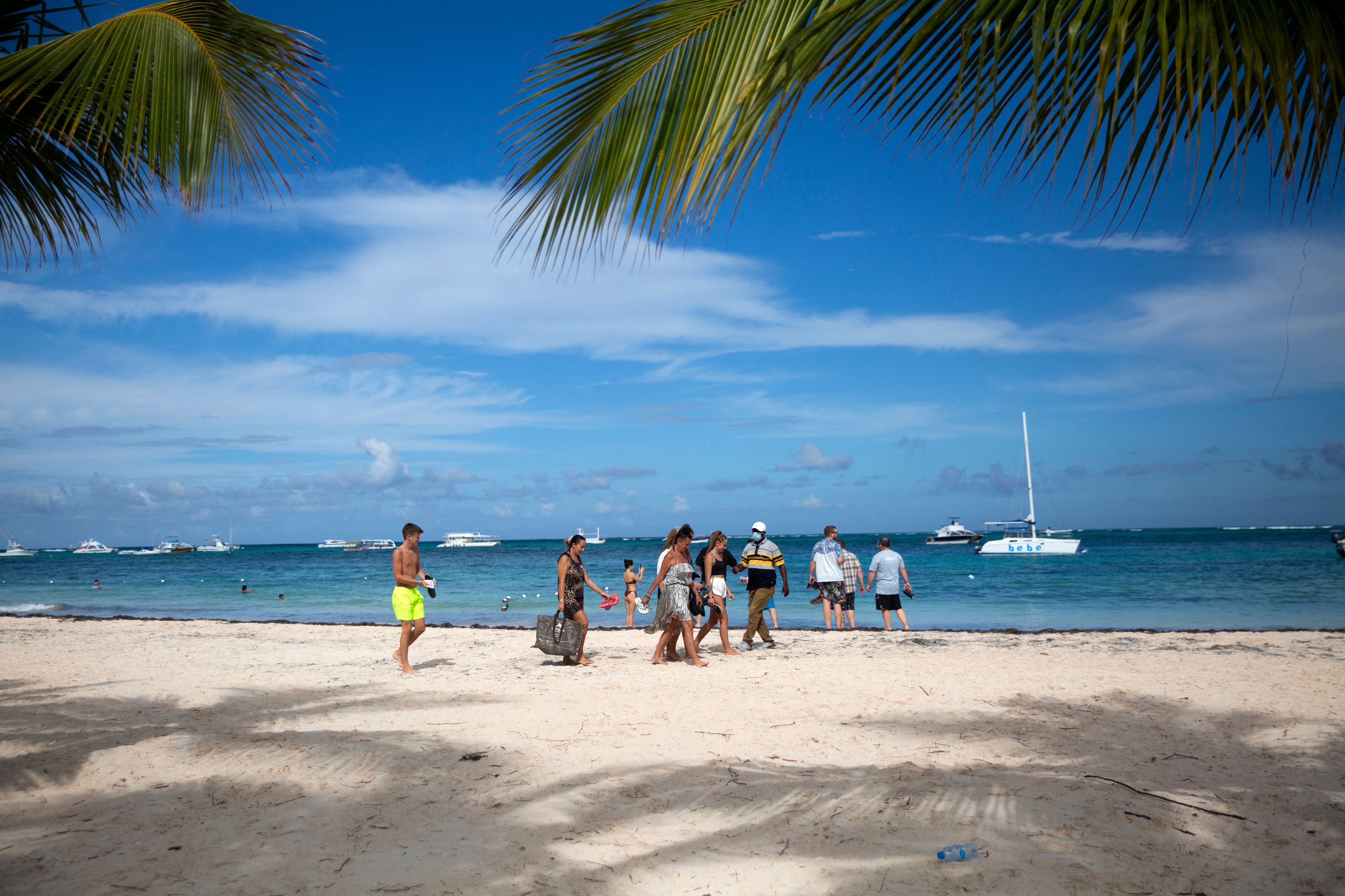 Des touristes profitent d'une plage en République dominicaine, le 7 janvier 2022 | Source : Getty Images