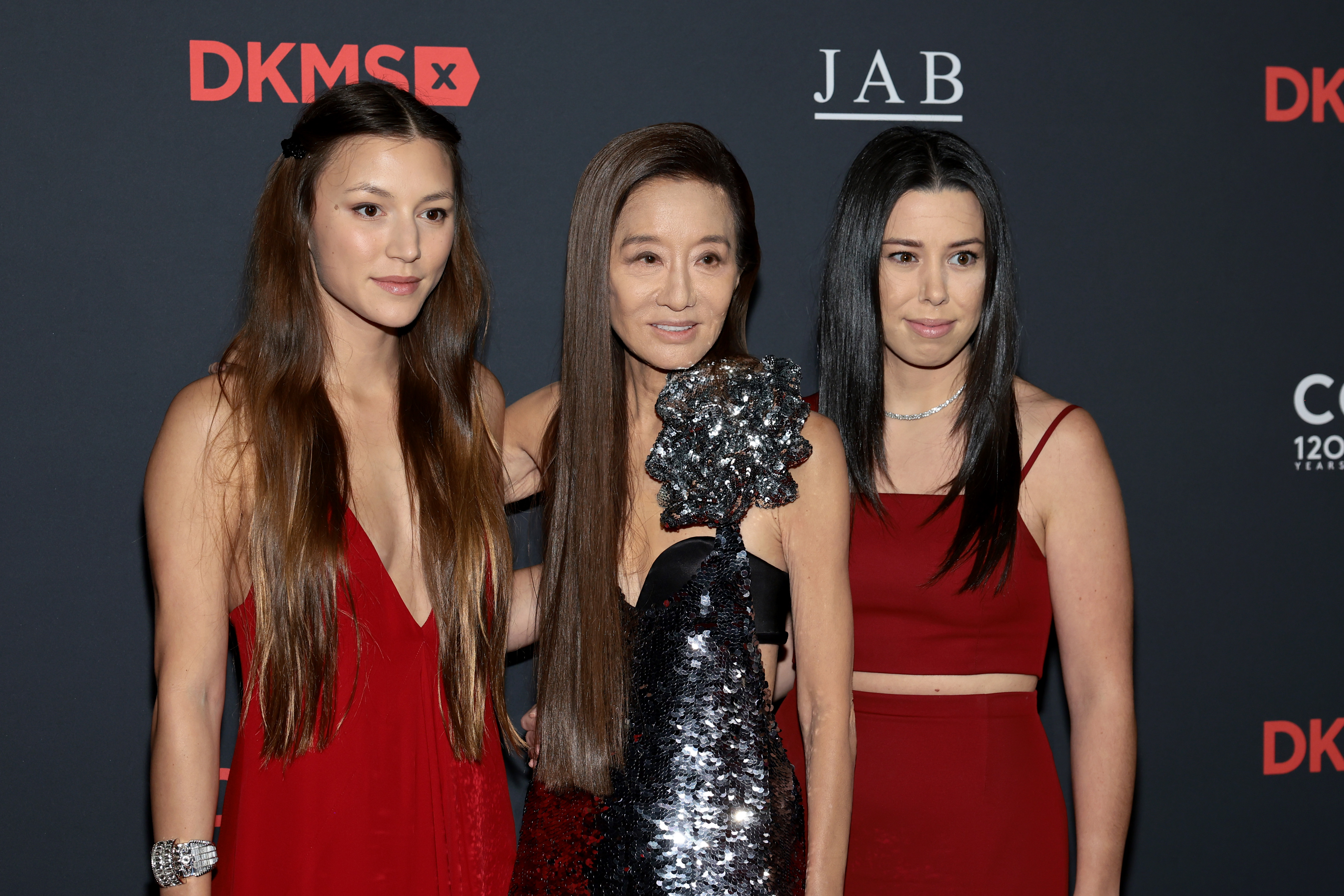 Joséphine Becker, Vera Wang et Cecilia Becker assistent au 18e gala annuel du DKMS à New York, le 17 octobre 2024 | Source : Getty Images