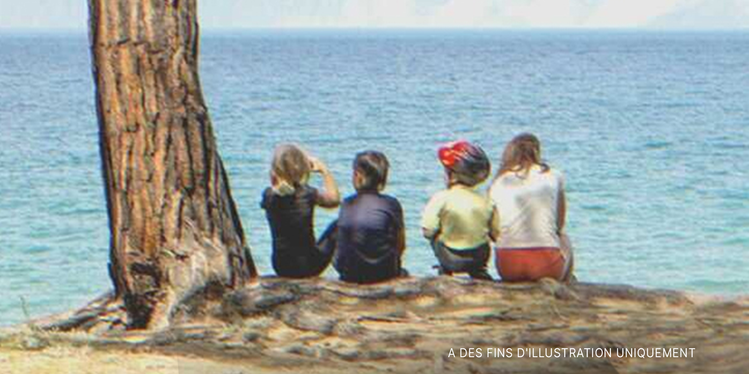 Quatre enfants regardant la mer | Source : Shutterstock