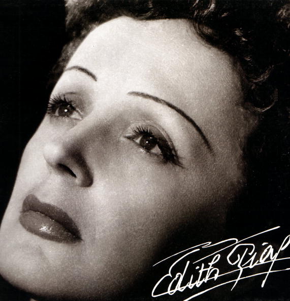 Photo d'Edith PIAF ; Portrait posé d'Edith Piaf | Photo : GettyImage