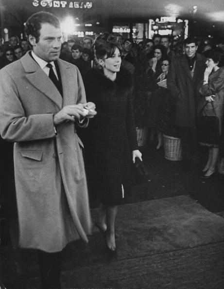 Mannequin français Catherine Deneuve  avec l'acteur français Christian Marquand. | Photo : Getty Images