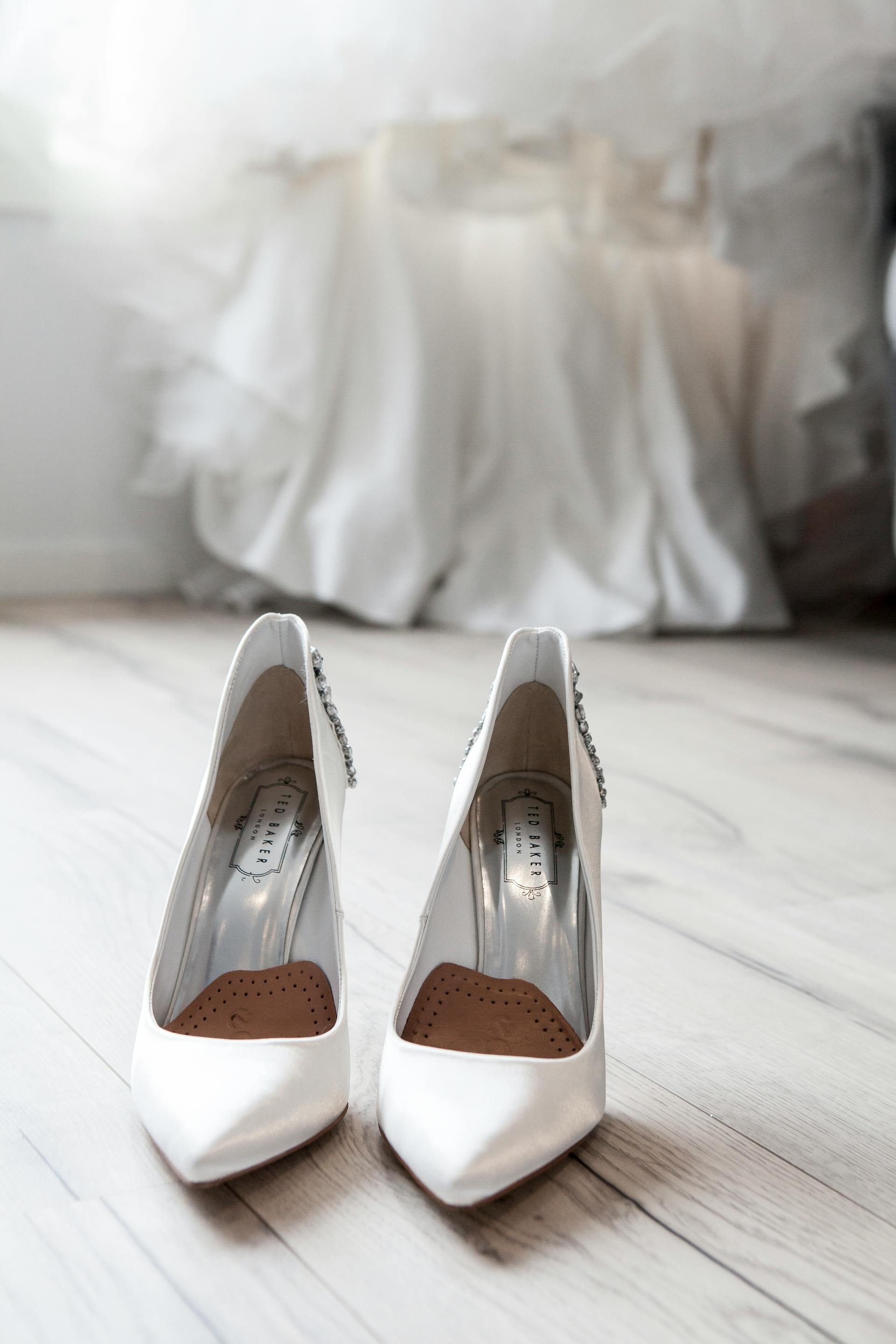 Chaussures de mariée blanches | Source : Pexels
