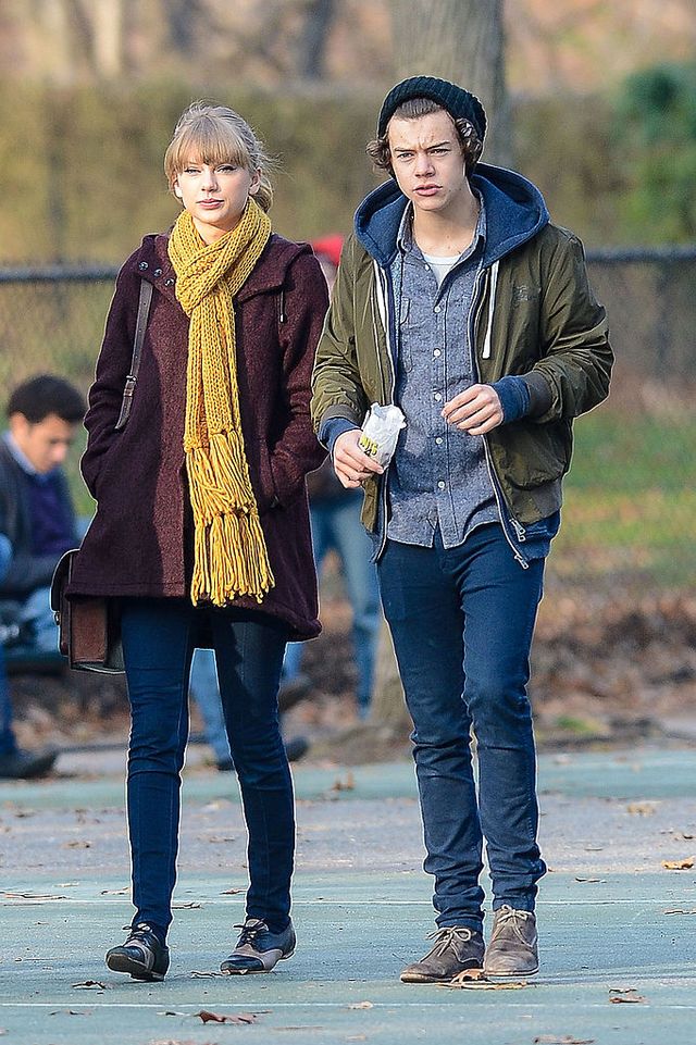 Taylor Swift et Harry Styles se promènent le long de Central Park à New York, le 2 décembre 2012. | Source : Getty Images