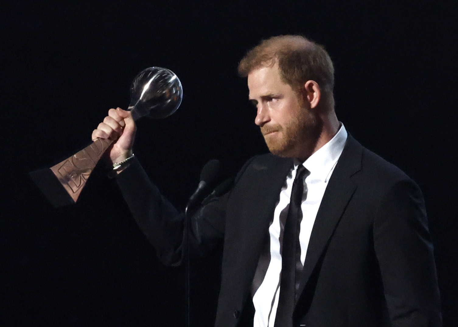 Le prince Harry acceptant le prix Pat Tillman lors des ESPY Awards 2024, le 11 juillet 2024, à Hollywood, en Californie. | Source : Getty Images