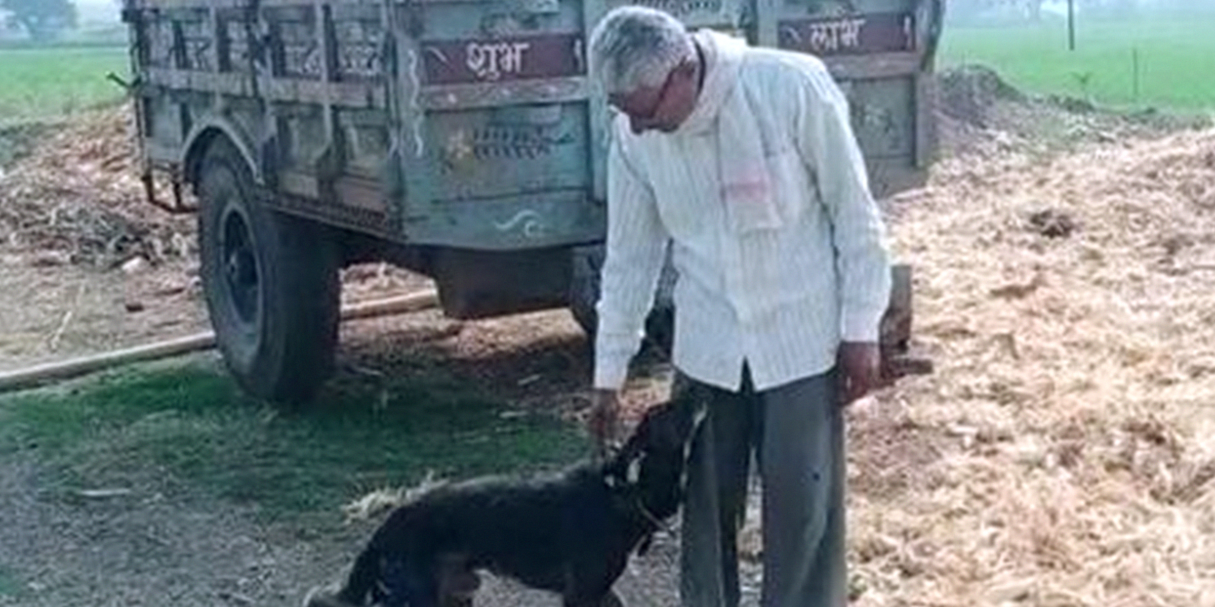 Om Narayan Verma avec son chien bien-aimé, Jacky. | Source : facebook.com/The New Indian Express