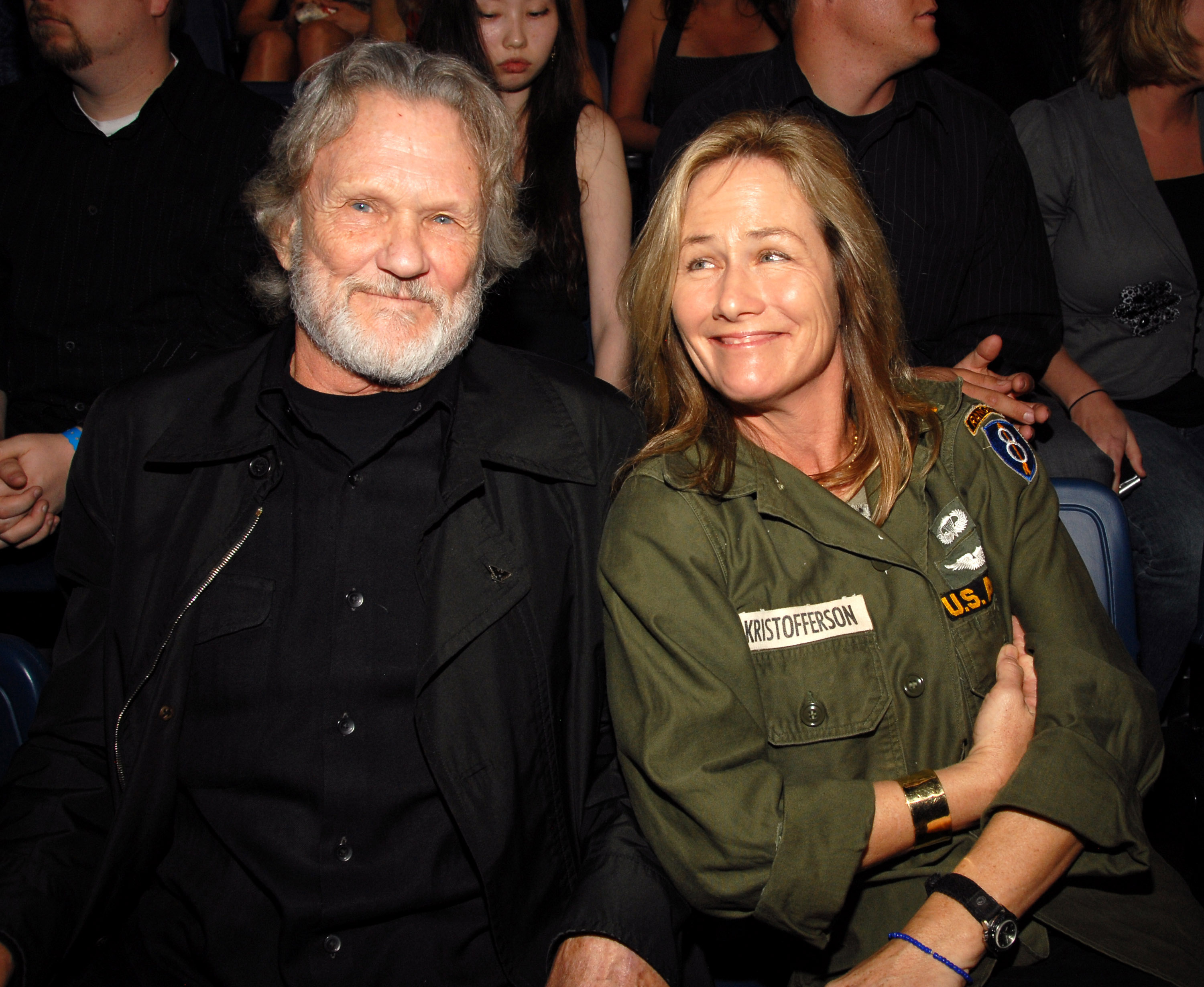 Kris Kristofferson et Lisa Meyers aux CMT Music Awards 2007, le 16 avril 2007 | Source : Getty Images