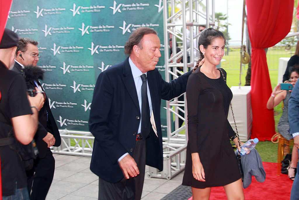 Le chanteur Julio Iglesias reçoit une étoile sur le Walk Of Fame de Porto Rico le 29 septembre 2016 à San Juan, Porto Rico I Source : Getty Images