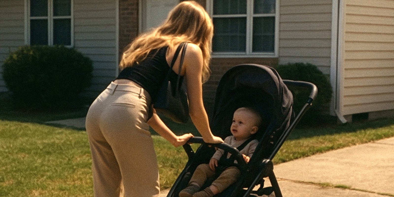 La femme et l'enfant. | Source : Sora