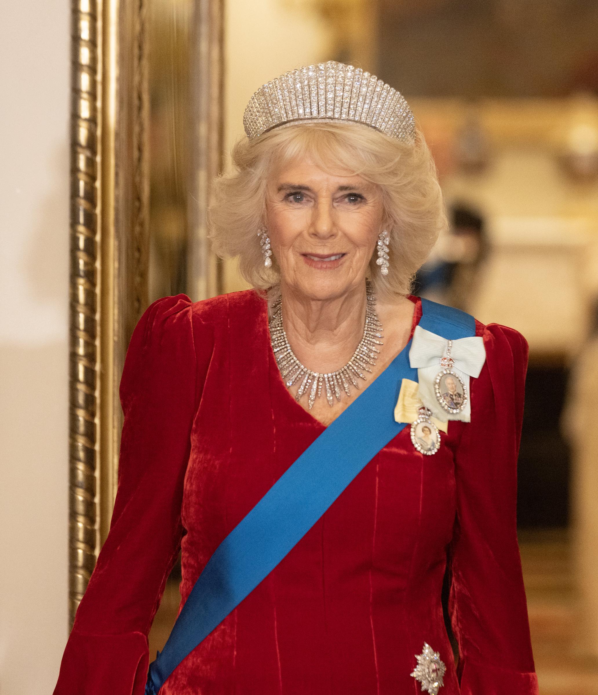 La reine Camilla assiste au banquet d'État de l'émir du Qatar, le cheikh Tamim bin Hamad Al Thani, au palais de Buckingham, le 3 décembre 2024 | Source : Getty Images