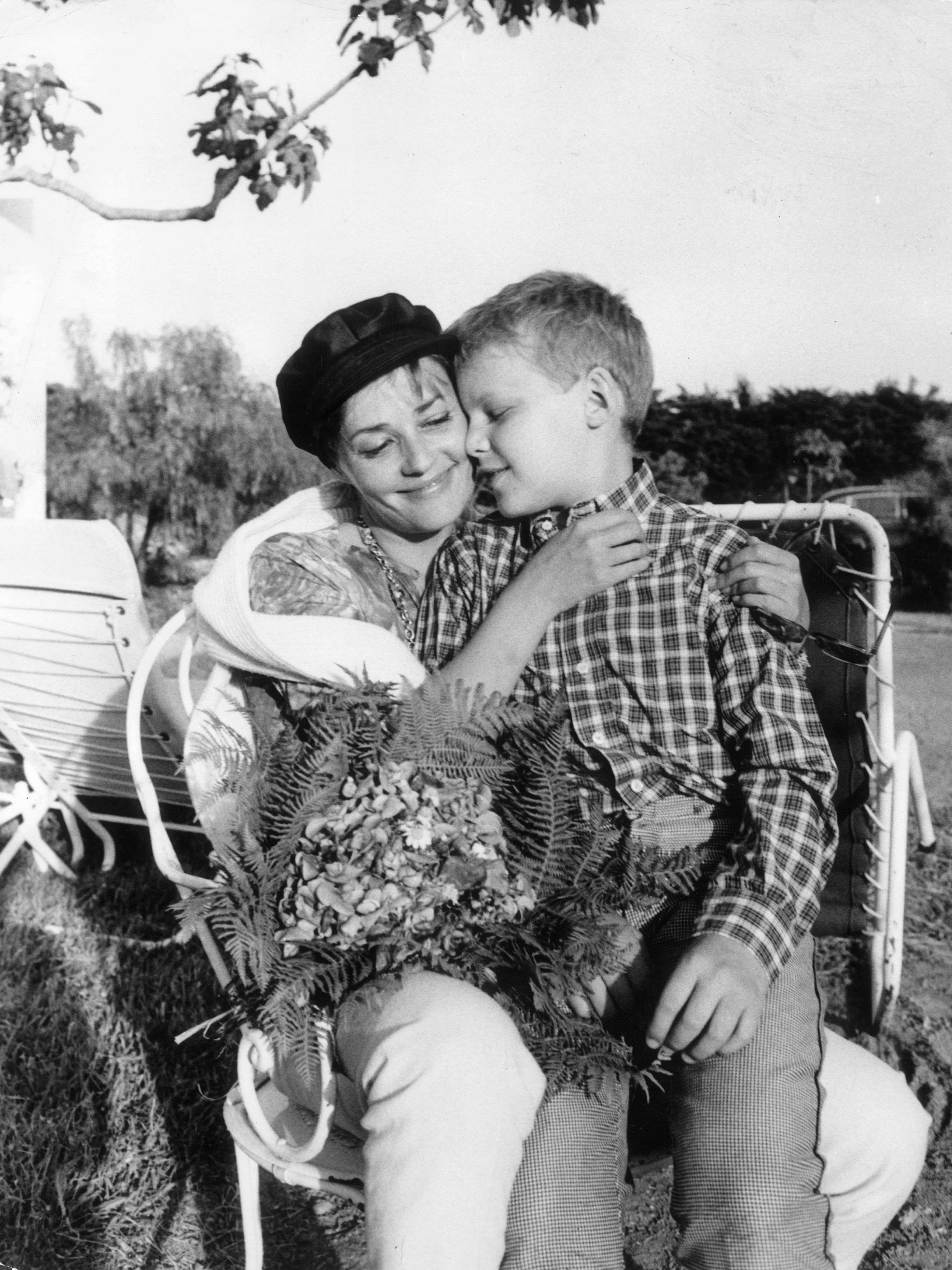 Jeanne Moreau et son fils Jérôme en 1961. l Source : Getty Images