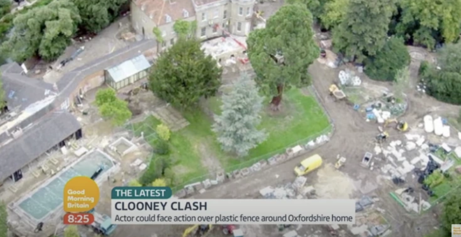 Vue aérienne de la maison de George et Amal Clooney dans le Berkshire, en Angleterre | Source : YouTube/GoodMorningBritain