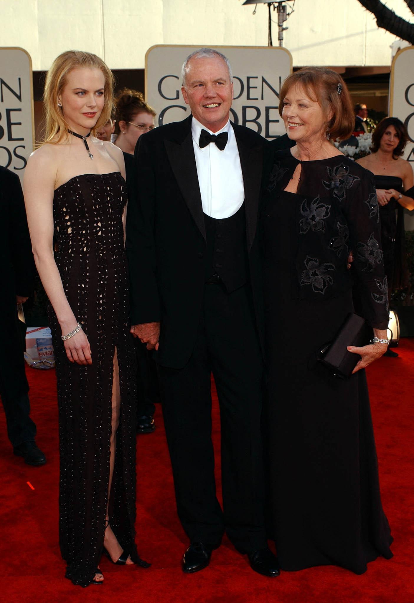 Nicole Kidman et ses parents Anthony et Janelle Kidman à Beverly Hills, Californie, le 20 janvier 2002 | Source : Getty Images