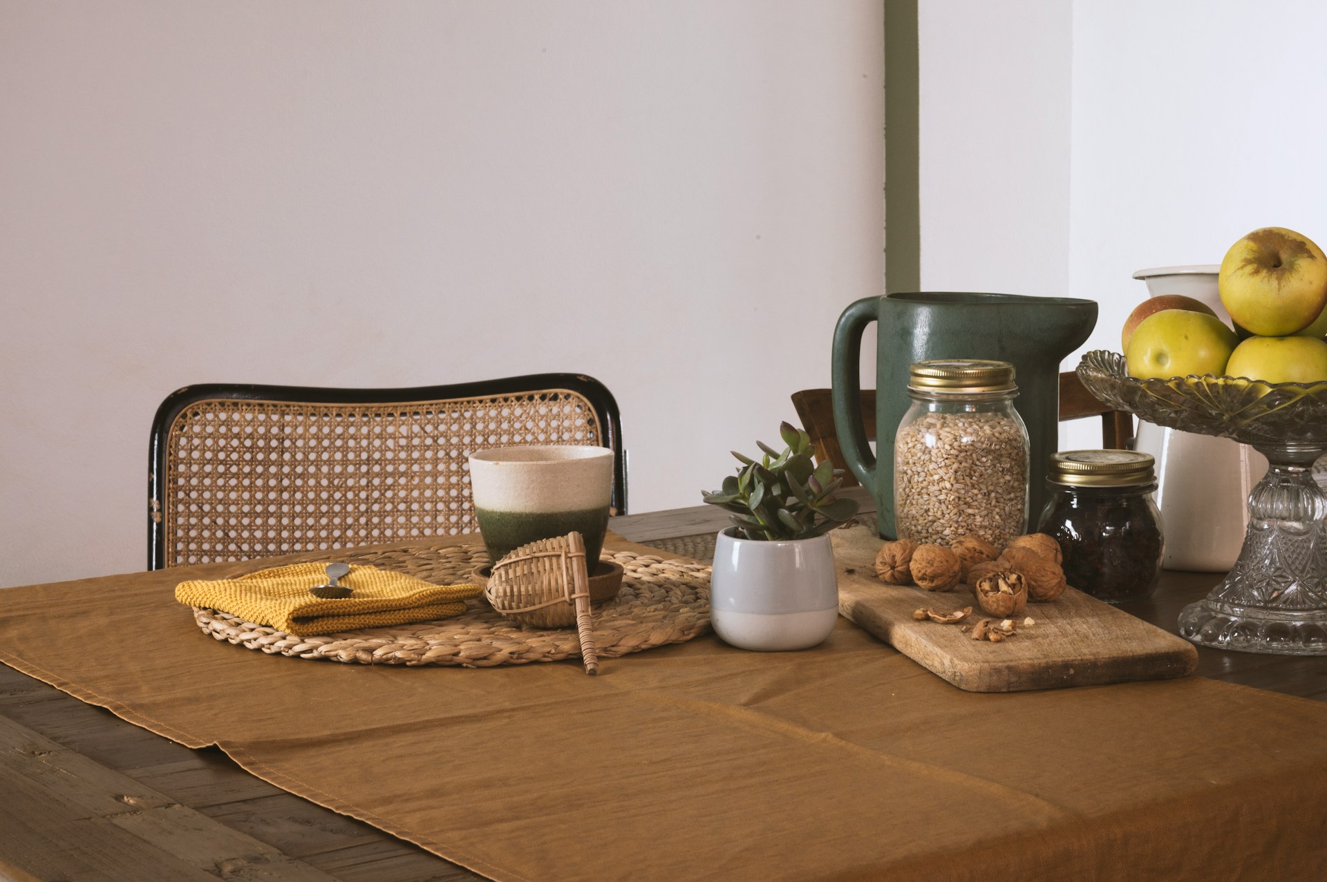 Une table de cuisine classique | Source : Unsplash