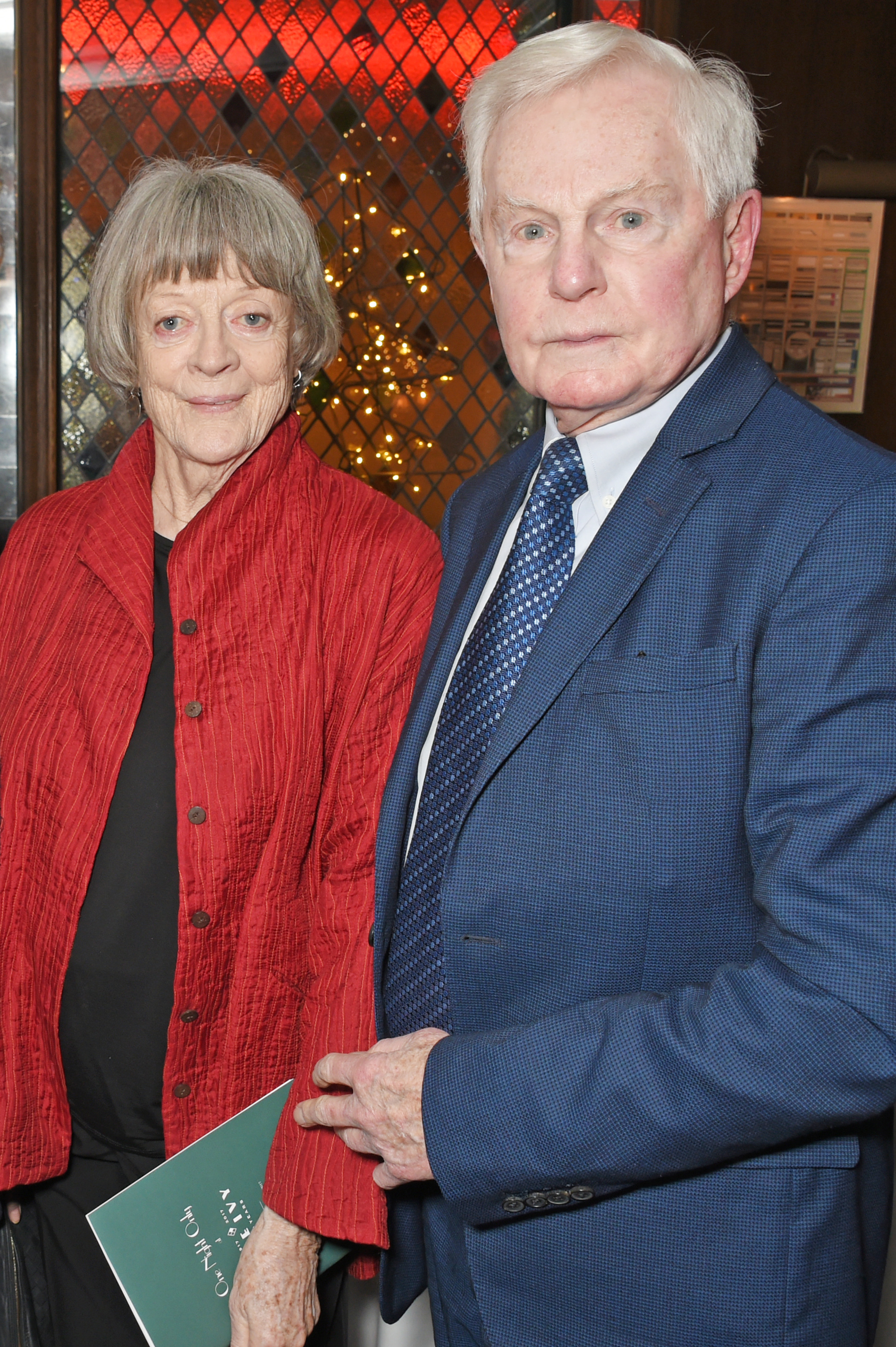 Maggie Smith et Derek Jacobi assistent à la pièce "One Night Only At The Ivy" le 10 décembre 2017, à Londres, en Angleterre. | Source : Getty Images