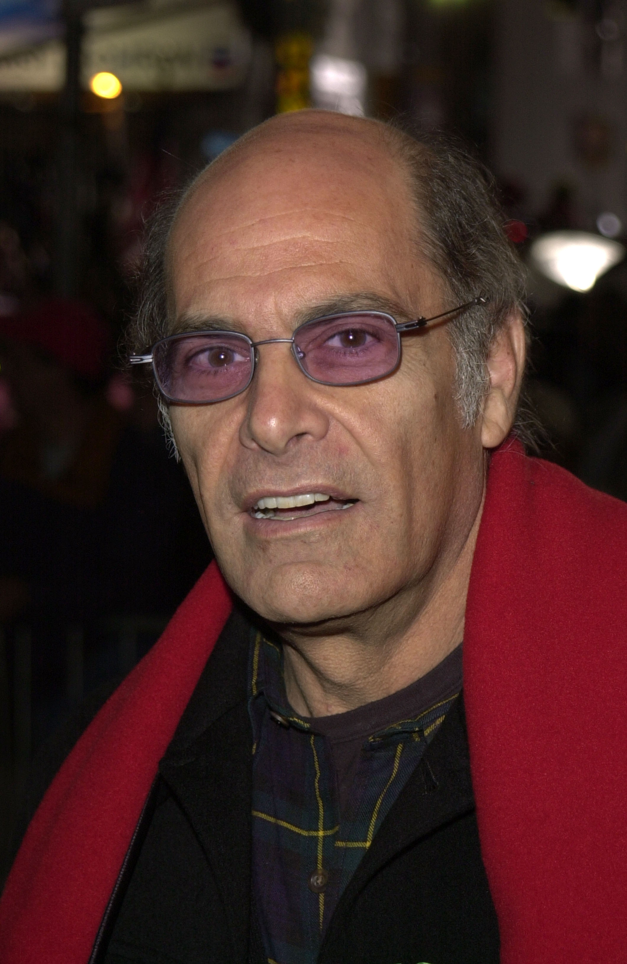 Alan Rachins à la 70e parade de Noël d'Hollywood sur Hollywood Boulevard en Californie le 25 novembre 2001 | Source : Getty Images