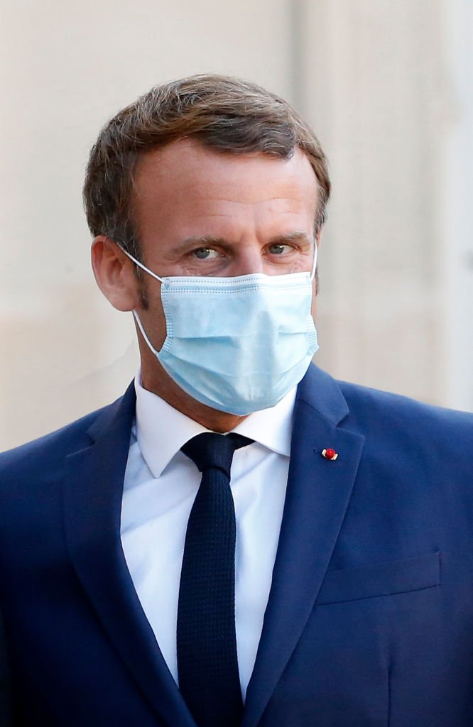 Emmanuel Macron portant un cache-nez / Source : Getty Images